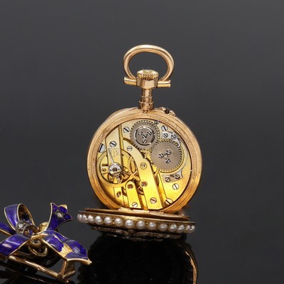 27103542e - Emaillierte offene Damentaschenuhr in GG 750/000 mit Diamanten und emaillierter Brosche ...
