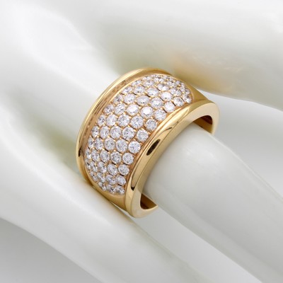 27103587b - Ring mit Brillanten, RG 750/000, breiter Ringkopf, Brill. Pavée gef. zus. ca. 1.63 ct ...