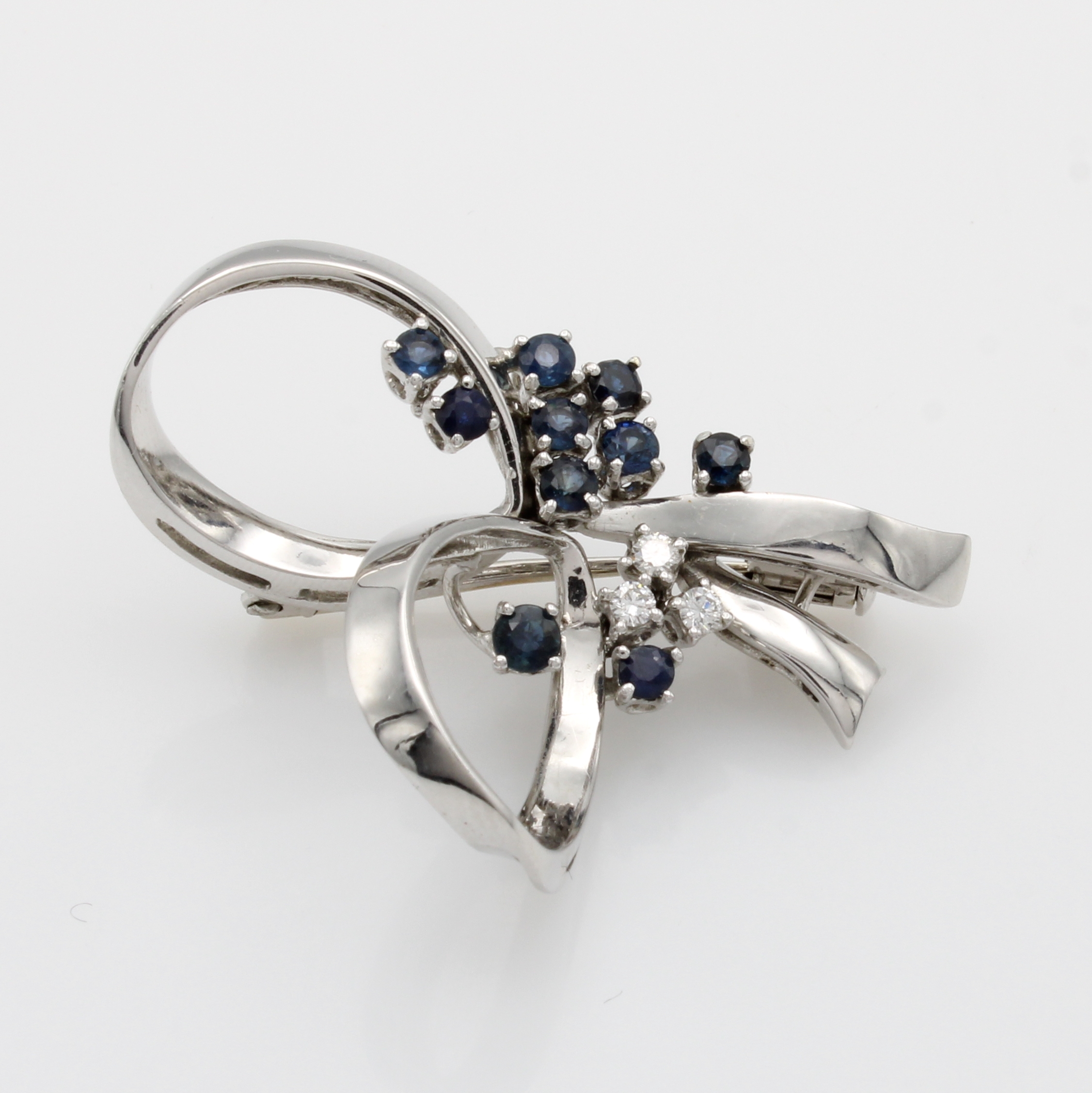 Image 27103705 - Brosche mit Saphiren und Brillanten, WG 585/000, Saphire zus. ca. 0.58 ct, Brill. zus. ...