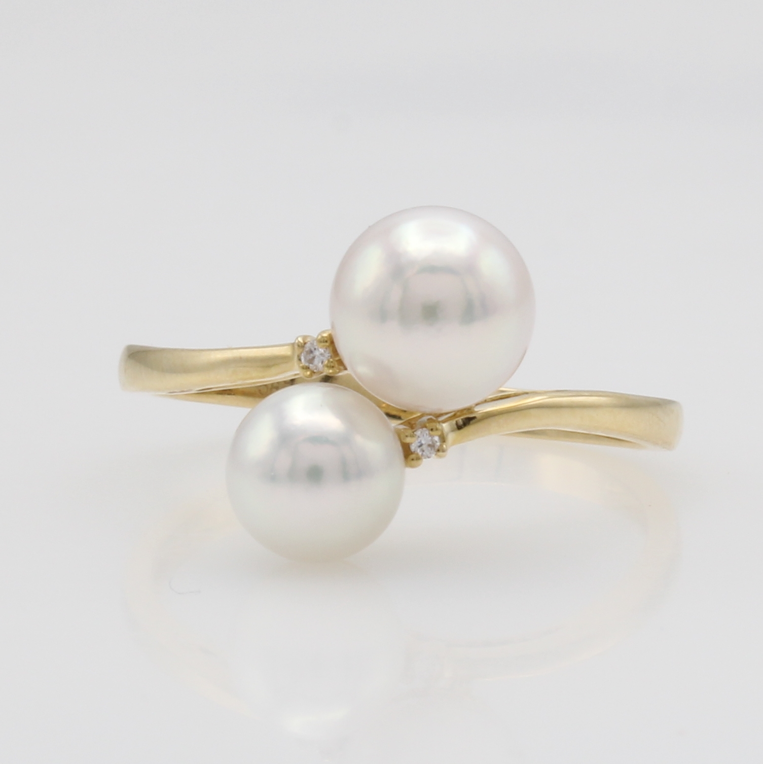 Image 27103706 - Ring mit Akoyazuchtperlen und Brillanten, GG 585/000, 2 weiße Perlen ca. 7.5 u. 6.5 mm, ...