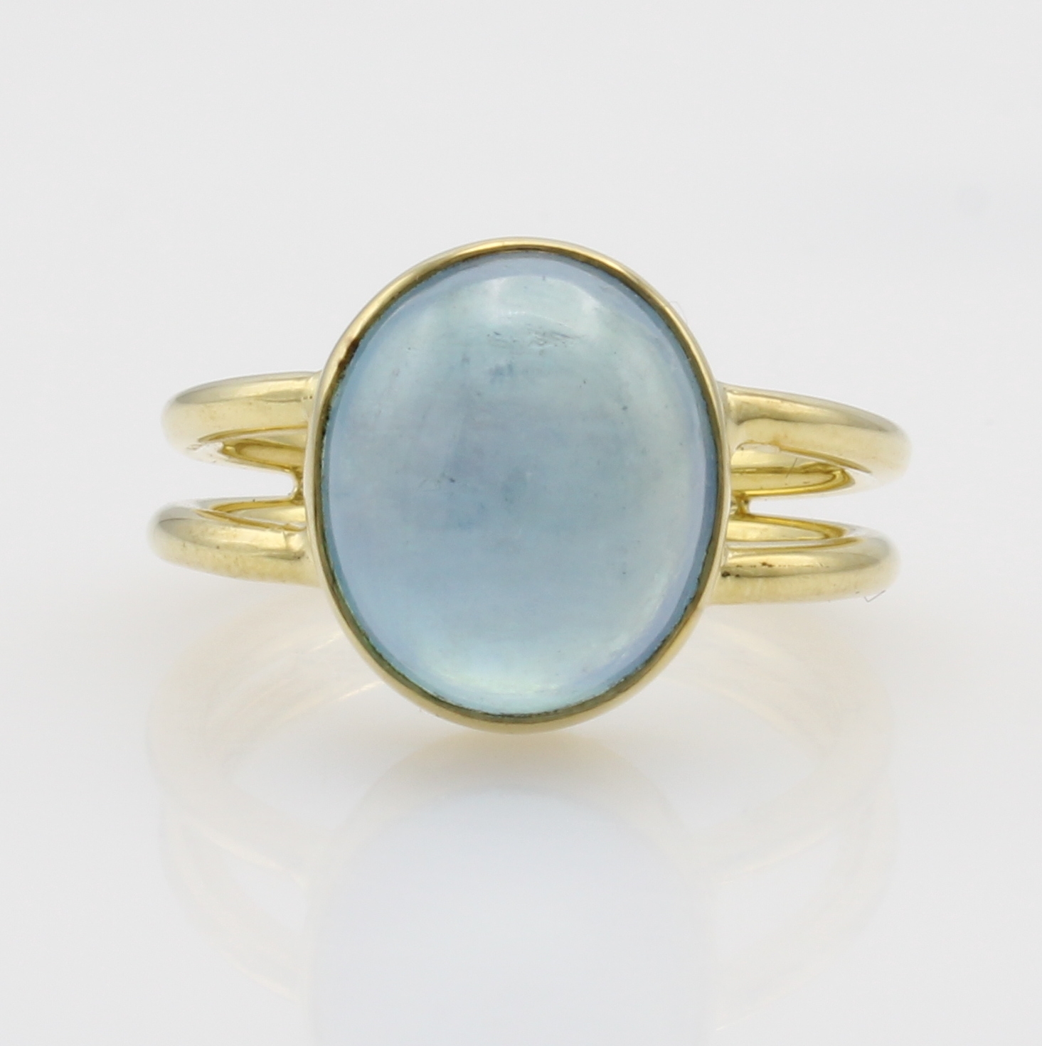 Image 27103782 - Ring mit Aquamarin, GG 585/000, Aquamarin- cabochon ca. 6.6 ct, RW ca. 57 Schätzpreis: ...