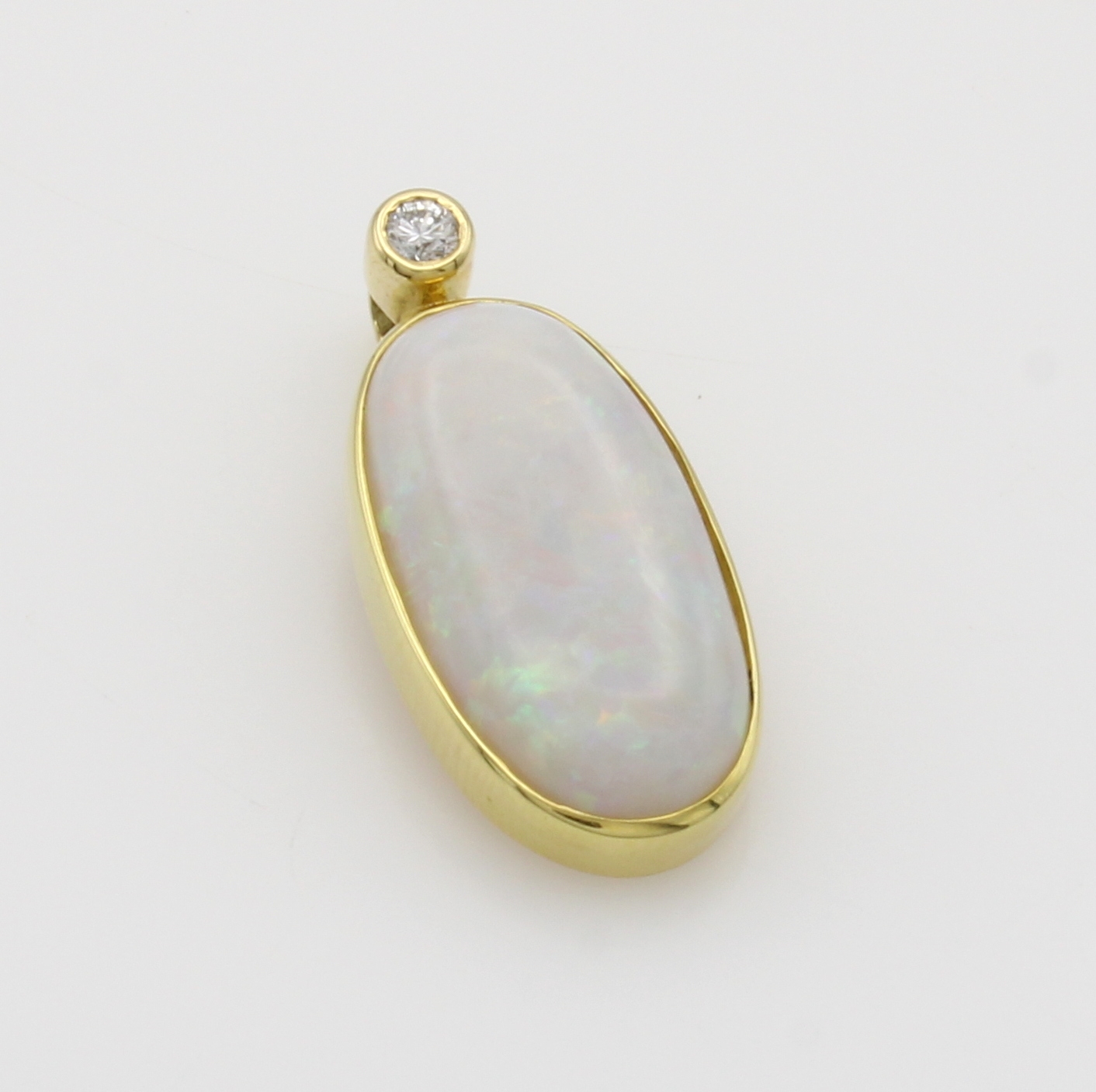 Image 27103787 - Anhänger mit Opal und Brillant, GG 585/000, Opal ca. 4.2 ct, Brill. ca. 0.07 ct l.get. ...