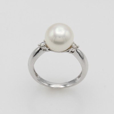 27103704a - Ring mit Süßwasserzuchtperle und Brillanten, WG 750/000, weiße Perle ca. 9-10 mm, 2 ...
