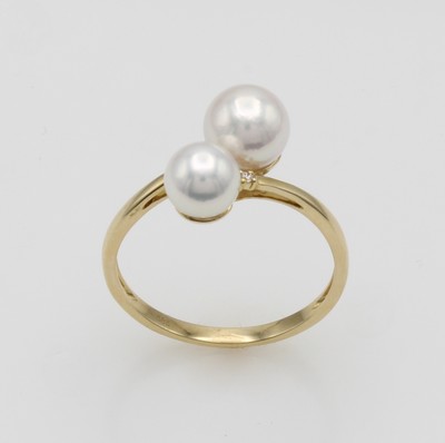 27103706a - Ring mit Akoyazuchtperlen und Brillanten, GG 585/000, 2 weiße Perlen ca. 7.5 u. 6.5 mm, ...