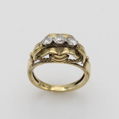27103718a - Ring mit Brillanten, GG 585/000, 3 Brill. zus. ca. 0.60 ct Weiß/si mit Kordelbandver- ...