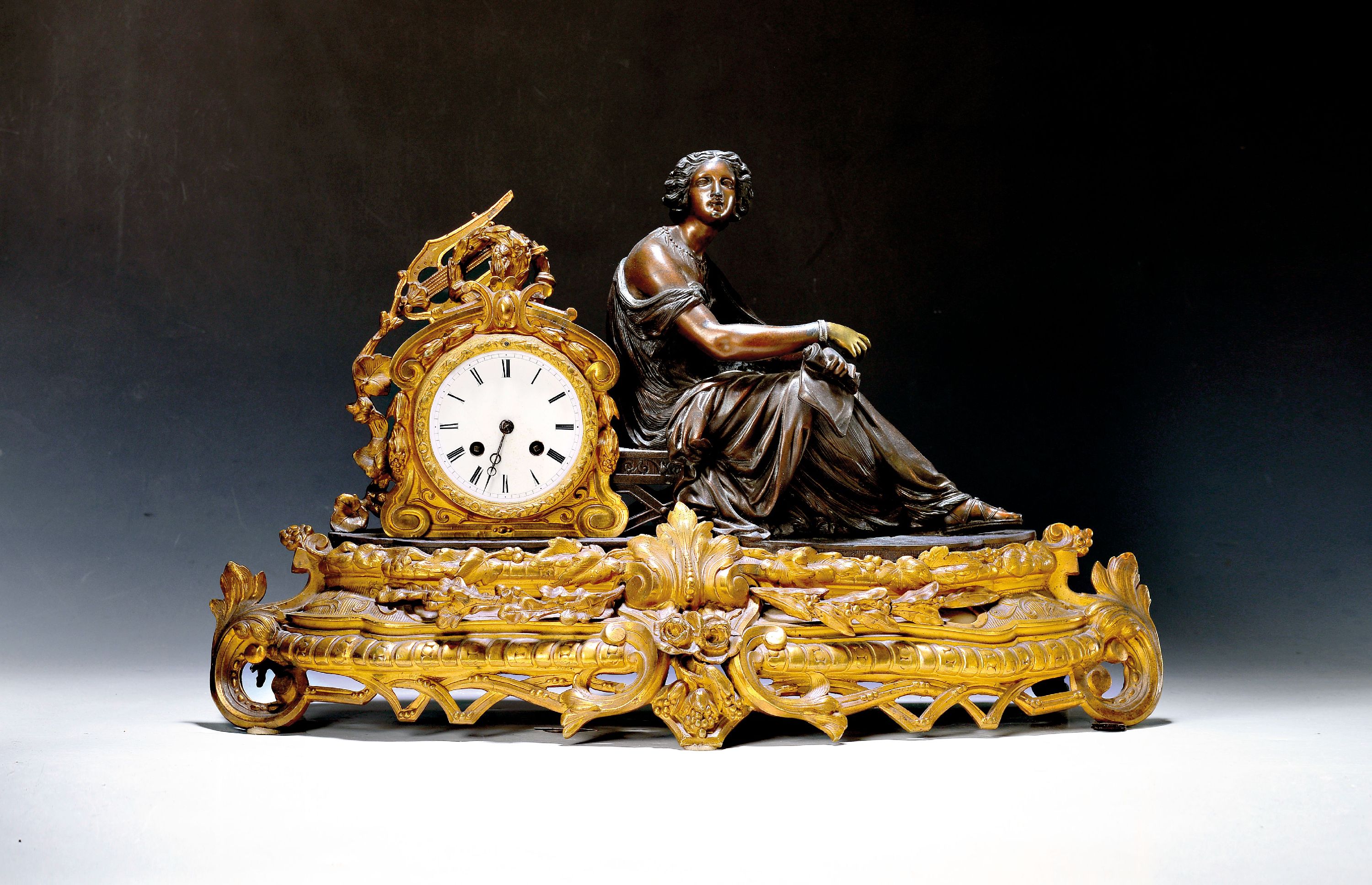 Image 27103812 - Pendulum, France, around 1900, cast bronze with alabaster inlays, base with old gilding ...
