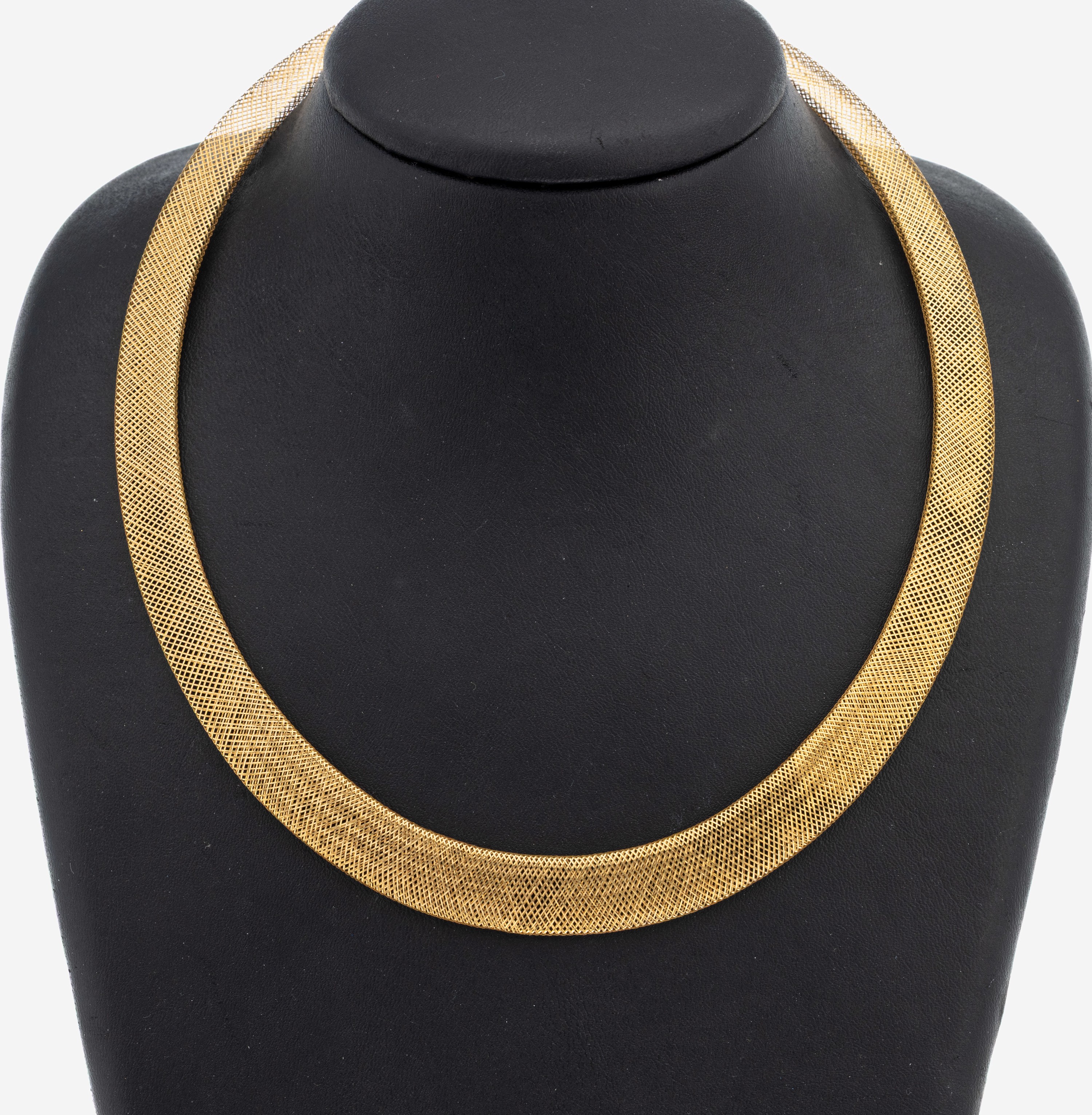 Image 27103818 - 9 kt Gold Collier, GG 375/000, verlaufende,aufwendige Flechtarbeit, L. ca. 47 cm, ...
