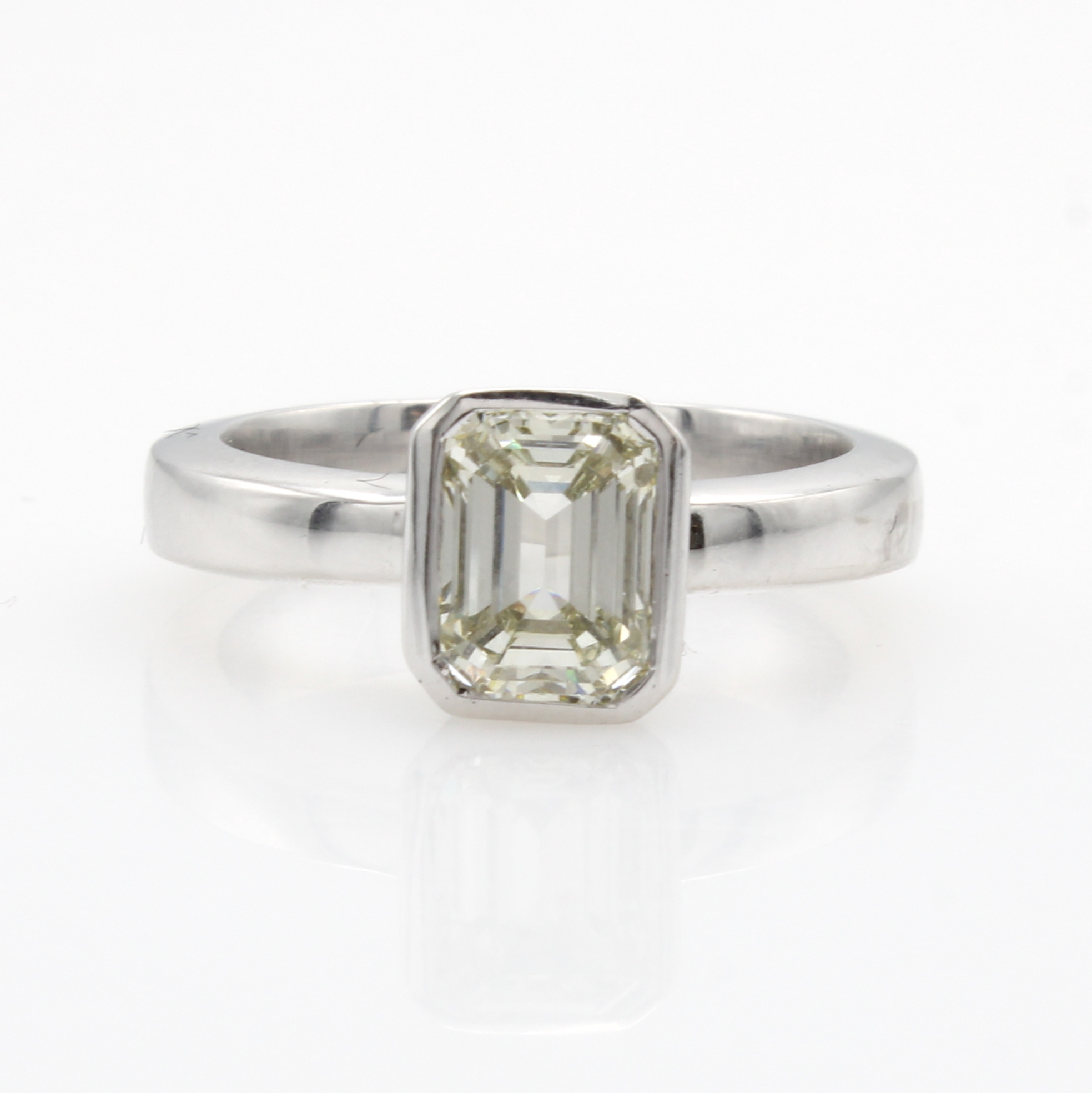 Image 27103827 - Ring mit Diamant, WG 750/000, Diam. im Smaragdschliff ca. 2.01 ct get./vs1, Unikat- ...