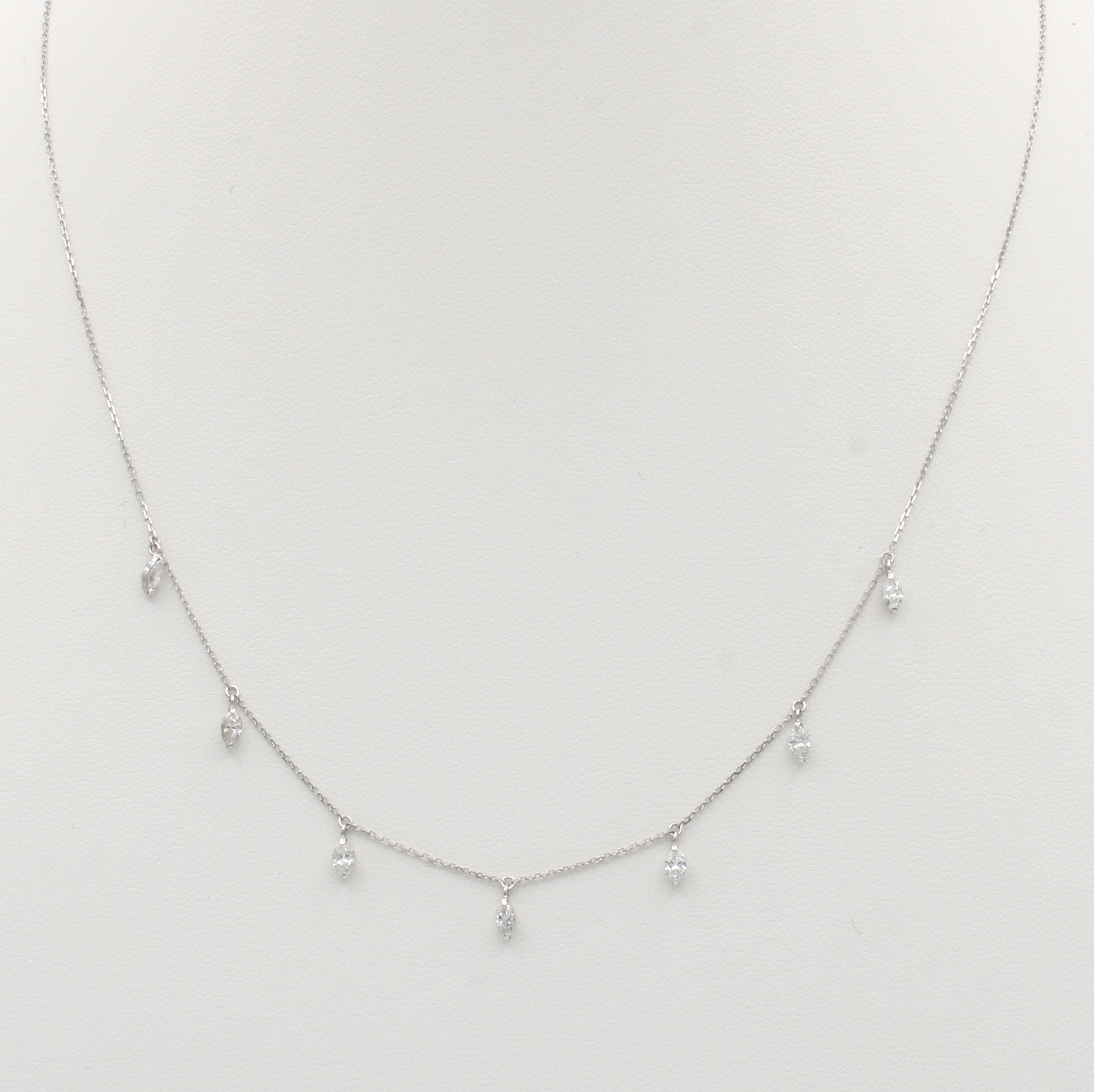 Image 27103842 - Collier mit Diamanten, WG 750/000, 7 Diam. zus. ca. 0.70 ct Weiß/si in Navetteform, ...