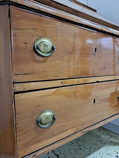 27103821g - Kleiner Schrägklappensekretär, Biedermeier, um 1820, Kirschbaumfurnier, innen mit 6 ...