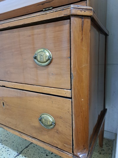 27103821i - Kleiner Schrägklappensekretär, Biedermeier, um 1820, Kirschbaumfurnier, innen mit 6 ...