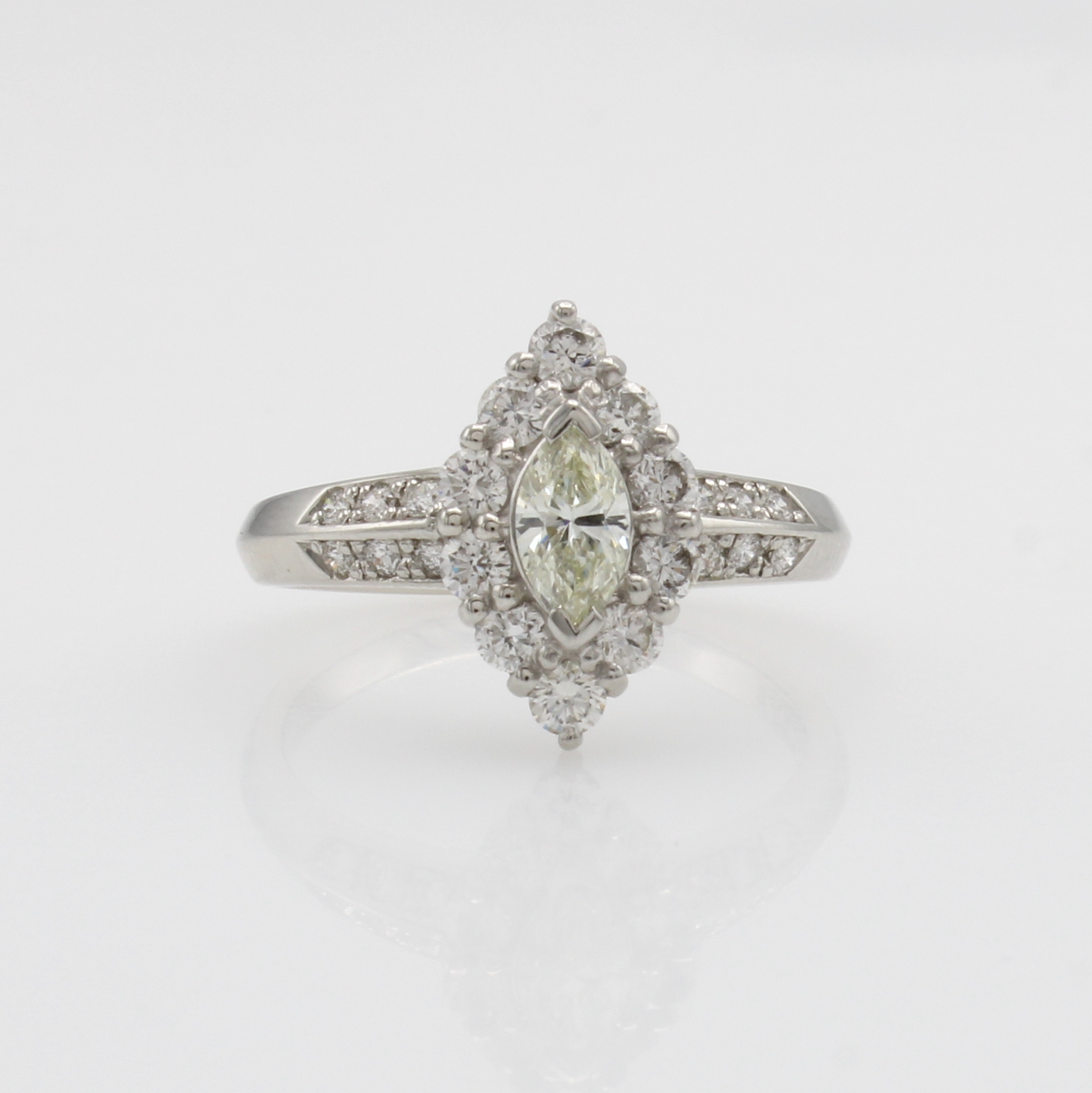 Image 27104109 - Ring mit Diamant und Brillanten, 900er Platin, Diamantnav. ca. 0.30 ct light yellow/ si, ...