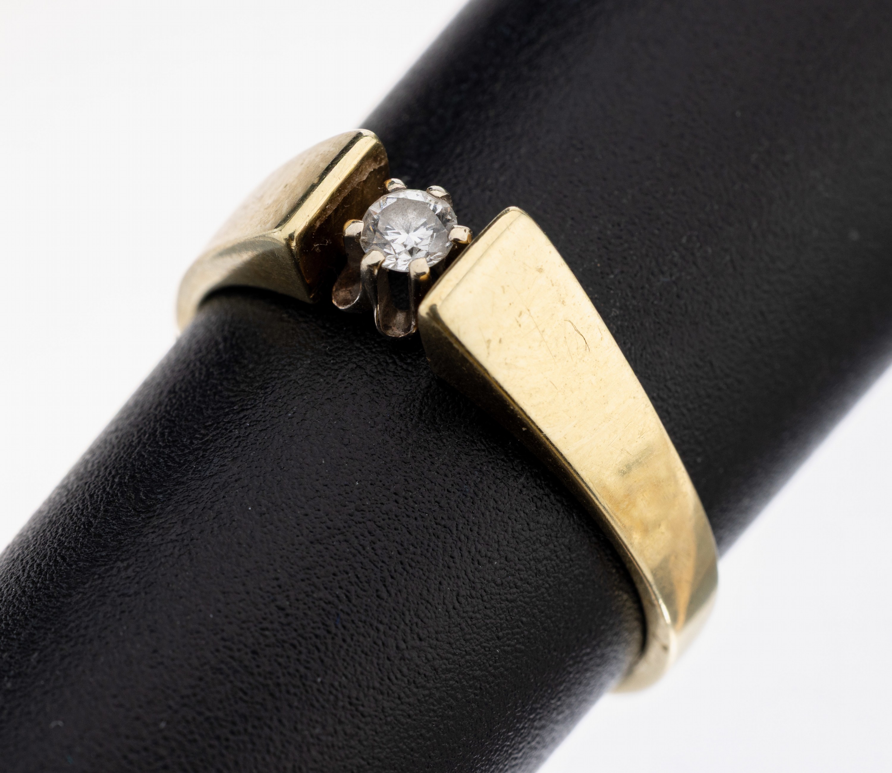 Image 27104130 - 14 kt Gold Brillant-Ring, GG/WG 585/000, in WG gefasster Brillant ca. 0.10 ct Weiß/si- ...
