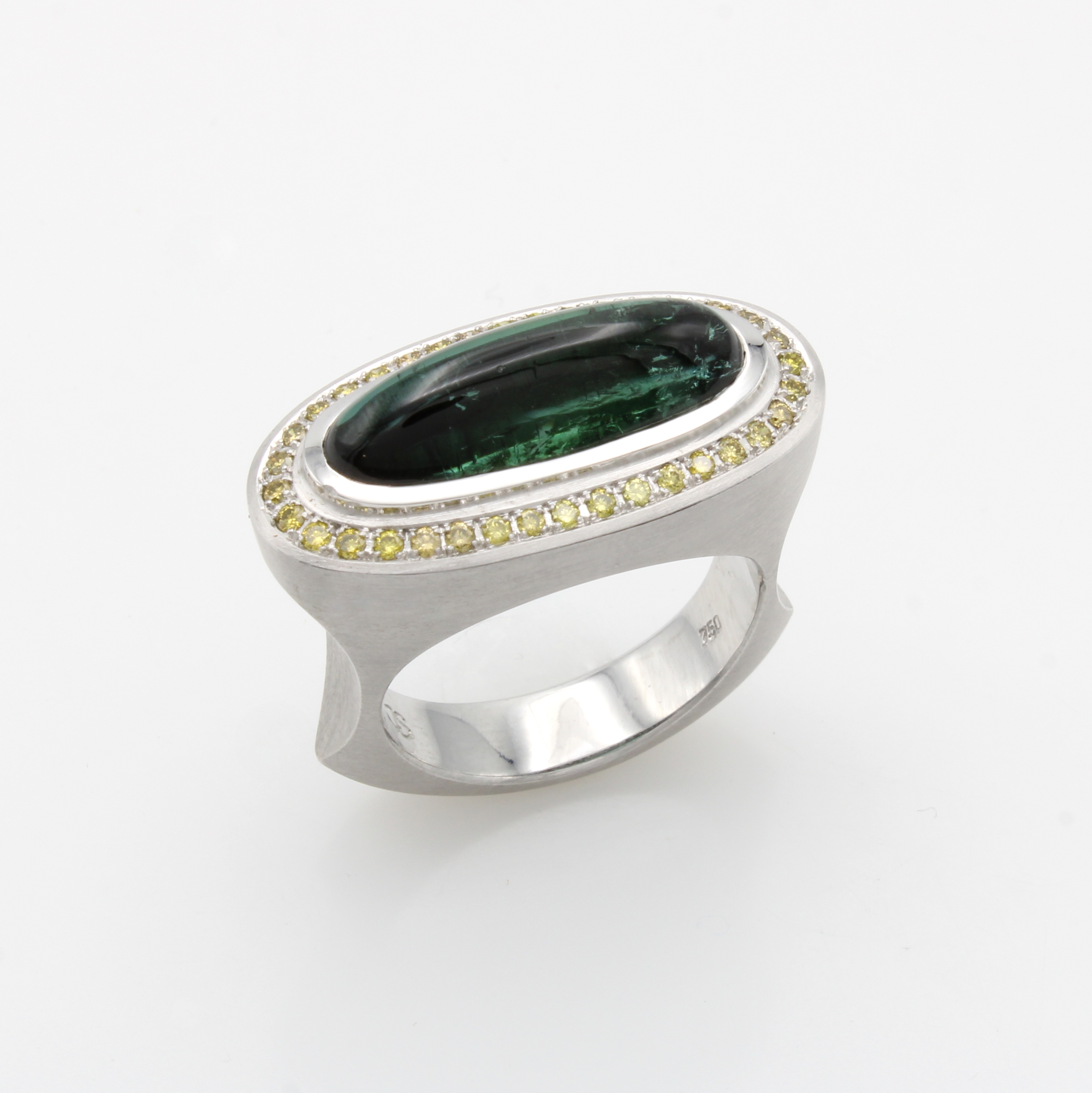Image 27104190 - Ring mit Turmalin und Brillanten, WG 750/000matt. Ringschiene, massive Ausführung, ...