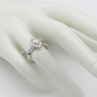 27104109a - Ring mit Diamant und Brillanten, 900er Platin, Diamantnav. ca. 0.30 ct light yellow/ si, ...
