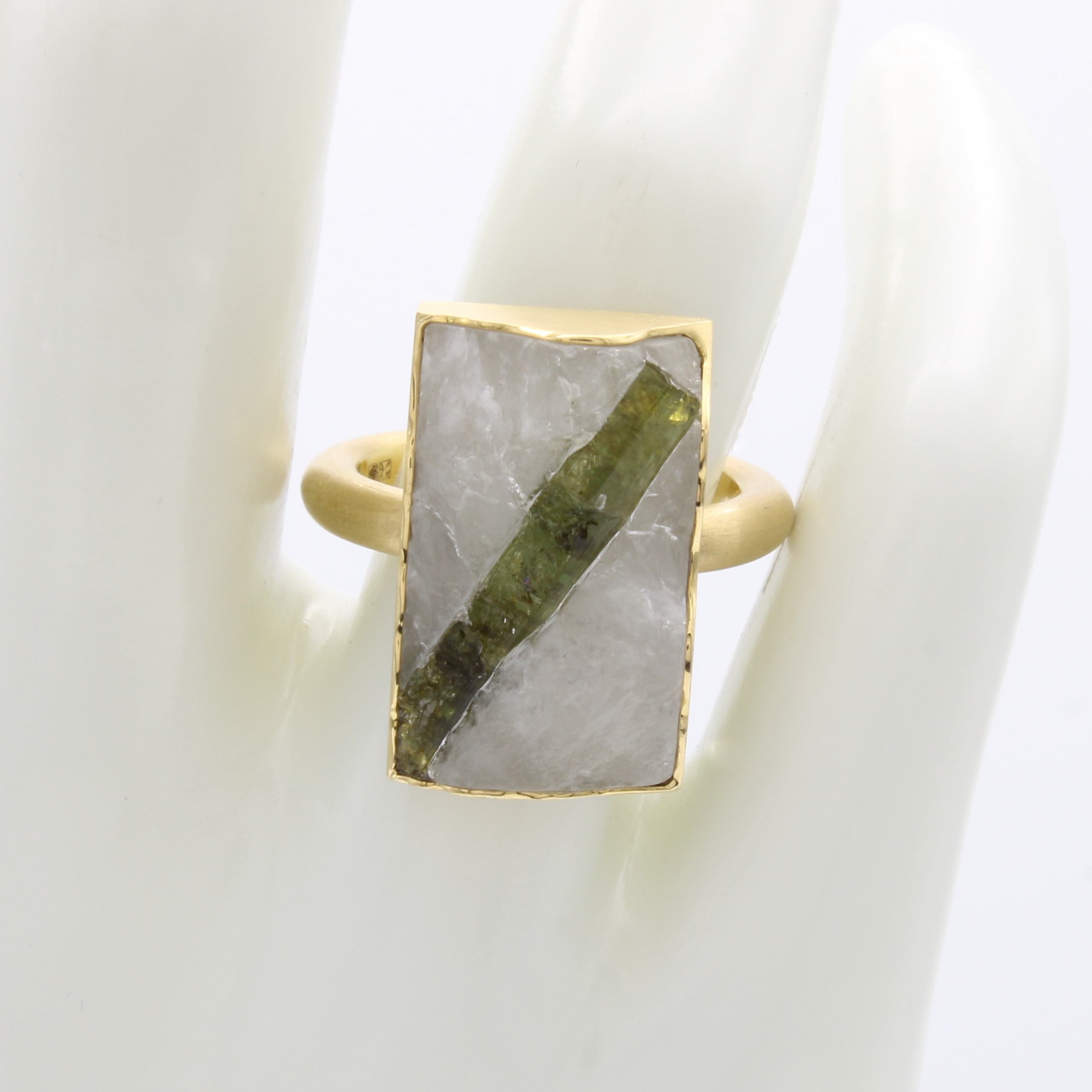 Image 27104231 - Ring mit Turmalinquarz, GG 750/000, mattiert, in natürlichem Design, eckiger ...