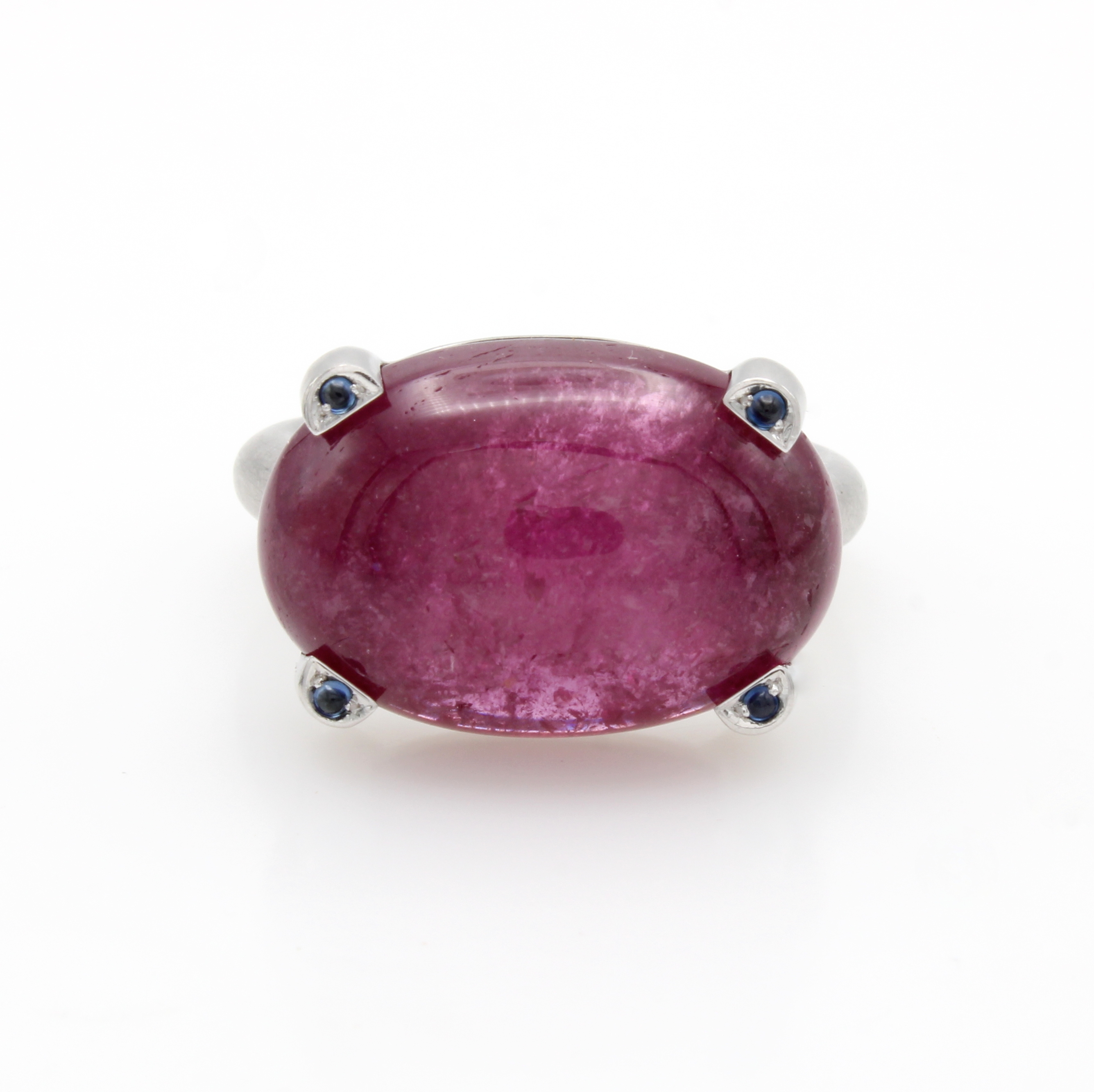 Image 27104241 - Ring mit Rubin und Saphiren, WG 750/000, mattiert, ovaler Rubincabochon ca. 20.64 ct, ...