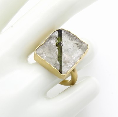 27104233b - Ring mit Turmalinquarz, GG 750/000, mattiert, in natürlichem Design, eckiger ...