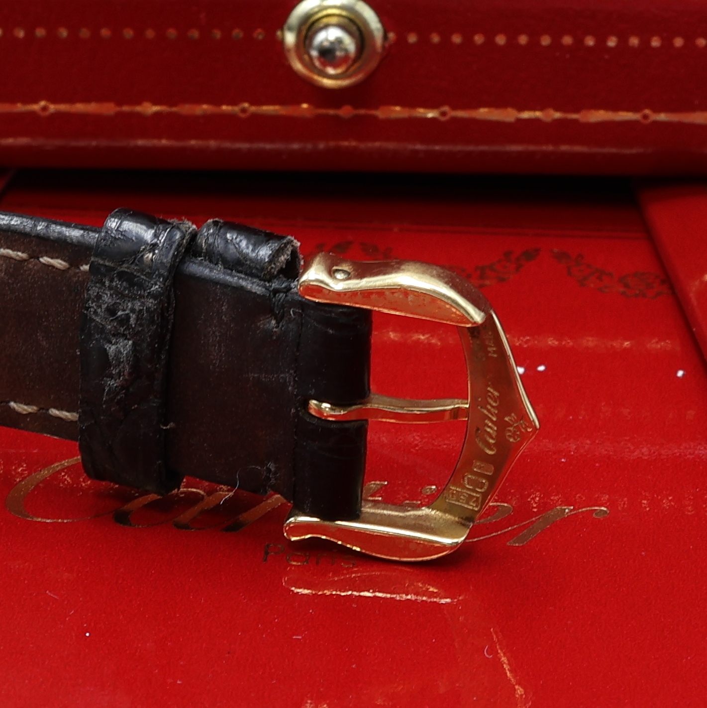 Detail b: CARTIER Vendome Armbanduhr in GG 750/000 Referenz 881001, Schweiz um 1990, quarz, orig. Lederband (zu ers.) m. orig. verg. Dornschl., Boden 2-fach ...