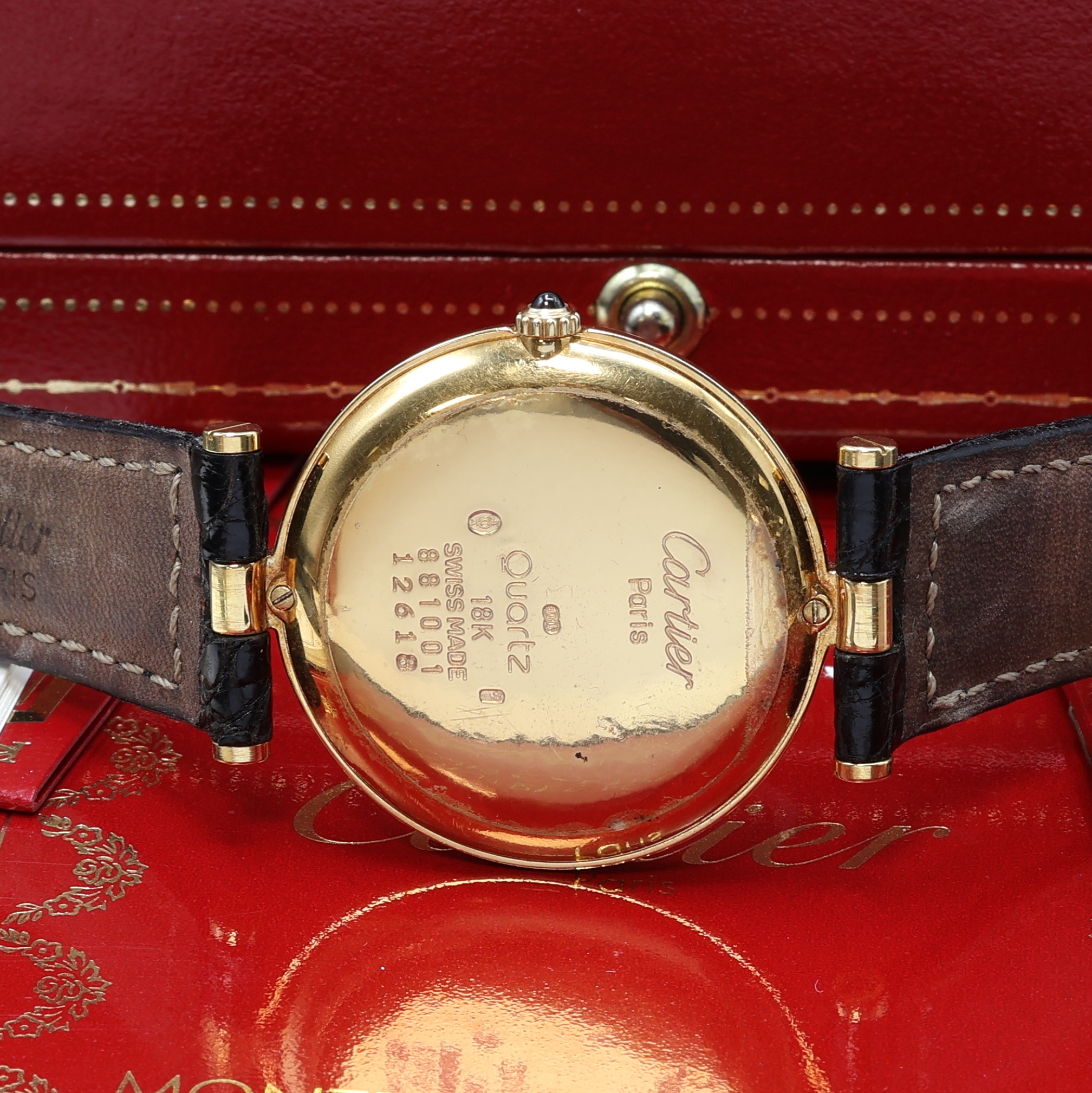 Detail d: CARTIER Vendome Armbanduhr in GG 750/000 Referenz 881001, Schweiz um 1990, quarz, orig. Lederband (zu ers.) m. orig. verg. Dornschl., Boden 2-fach ...