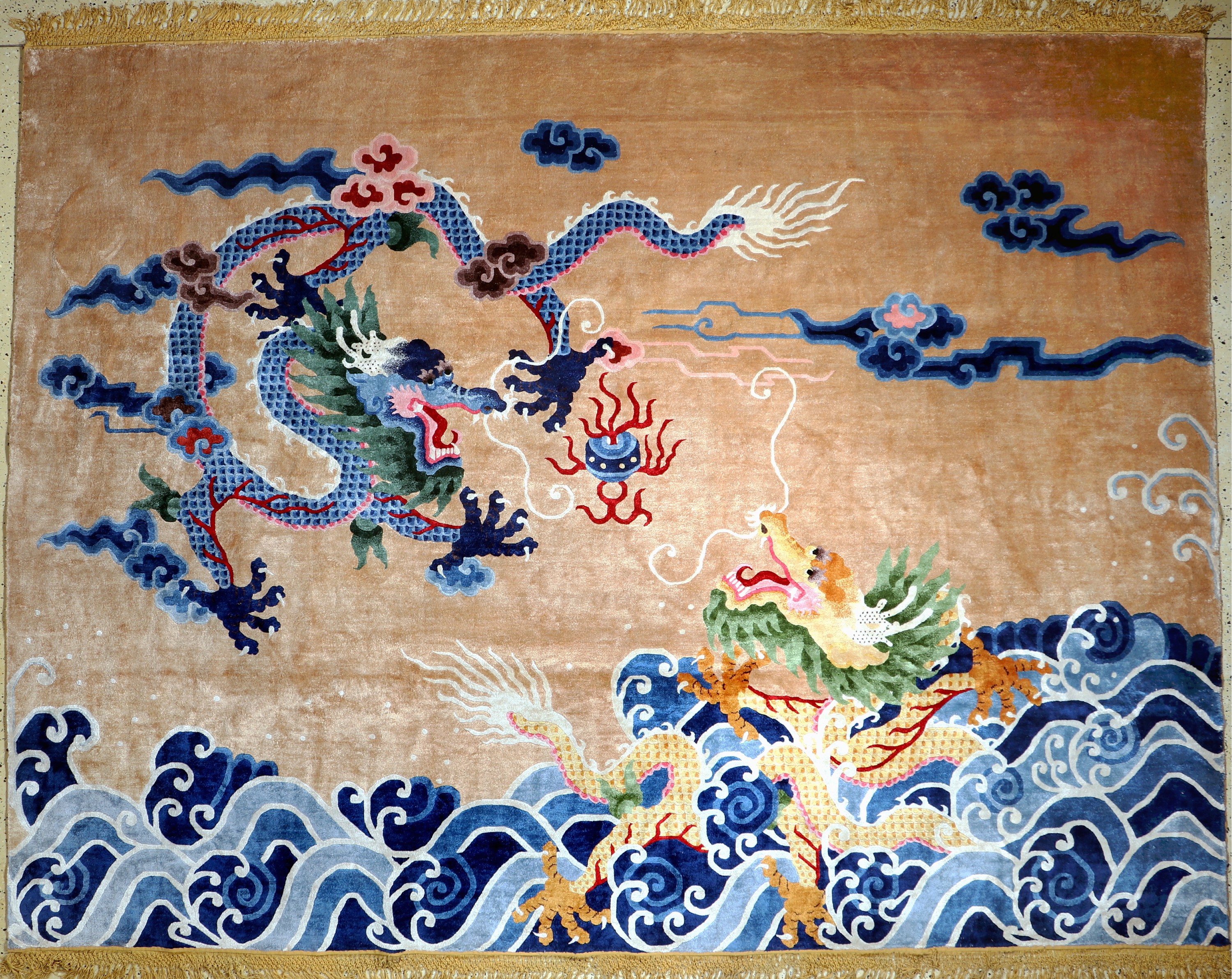 Image 27104363 - Seltene´Drachen-Teppich´Seide, Peking, China, Anfang 20.Jhd, reine Naturseide, ca. 367 ...
