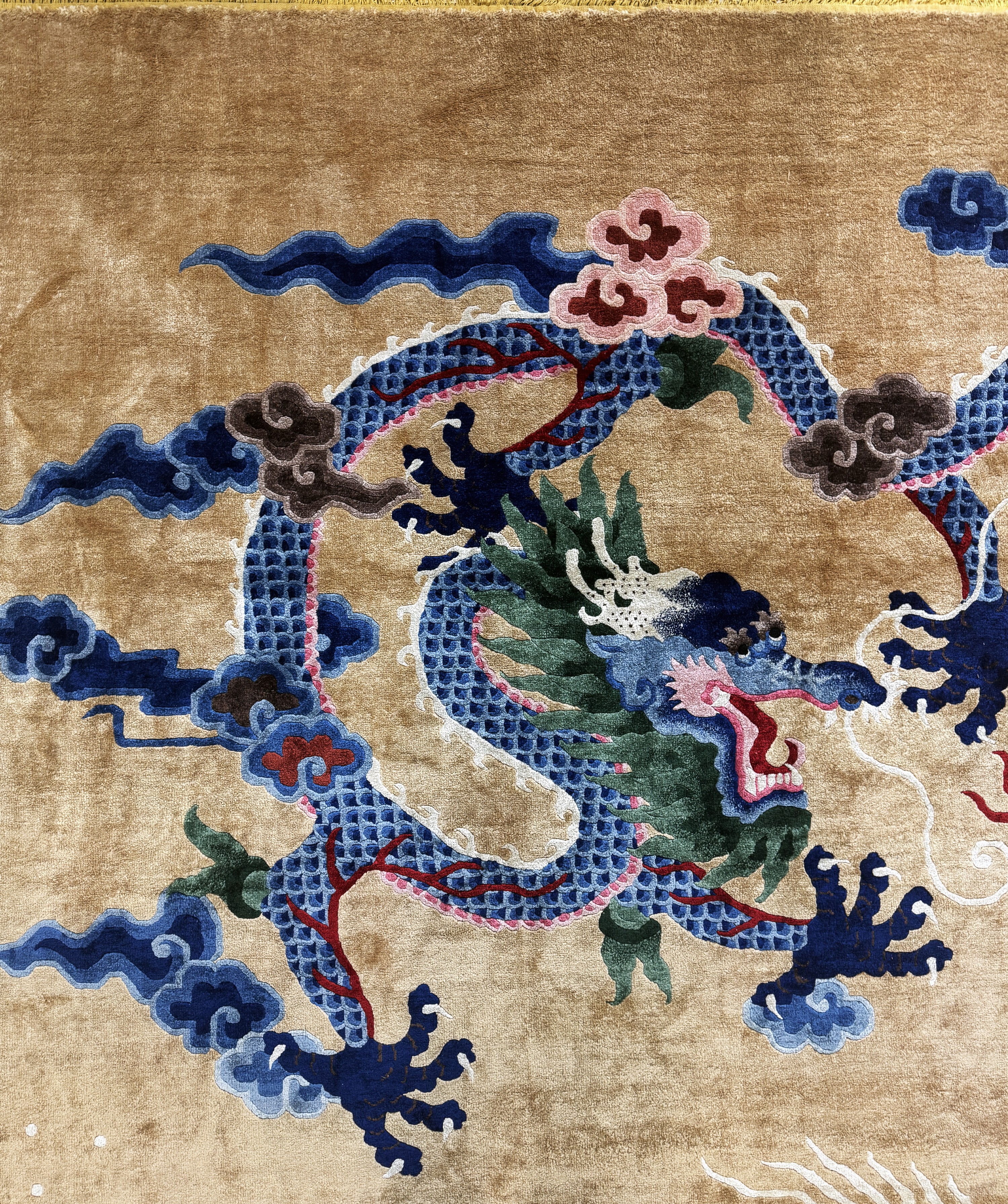 Detail a: Seltene"Drachen-Teppich"Seide, Peking, China, Anfang 20.Jhd, reine Naturseide, ca. 367 x 277 cm, EHZ: 1-2