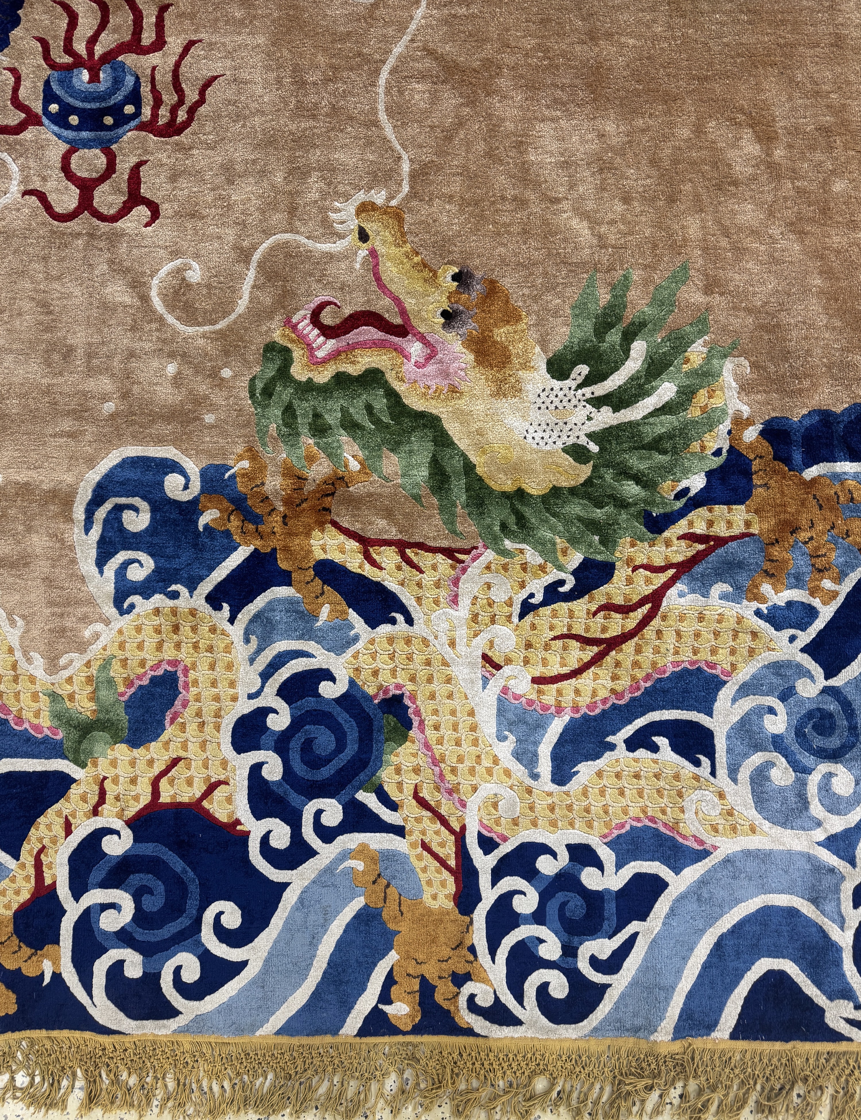 Detail c: Seltene"Drachen-Teppich"Seide, Peking, China, Anfang 20.Jhd, reine Naturseide, ca. 367 x 277 cm, EHZ: 1-2