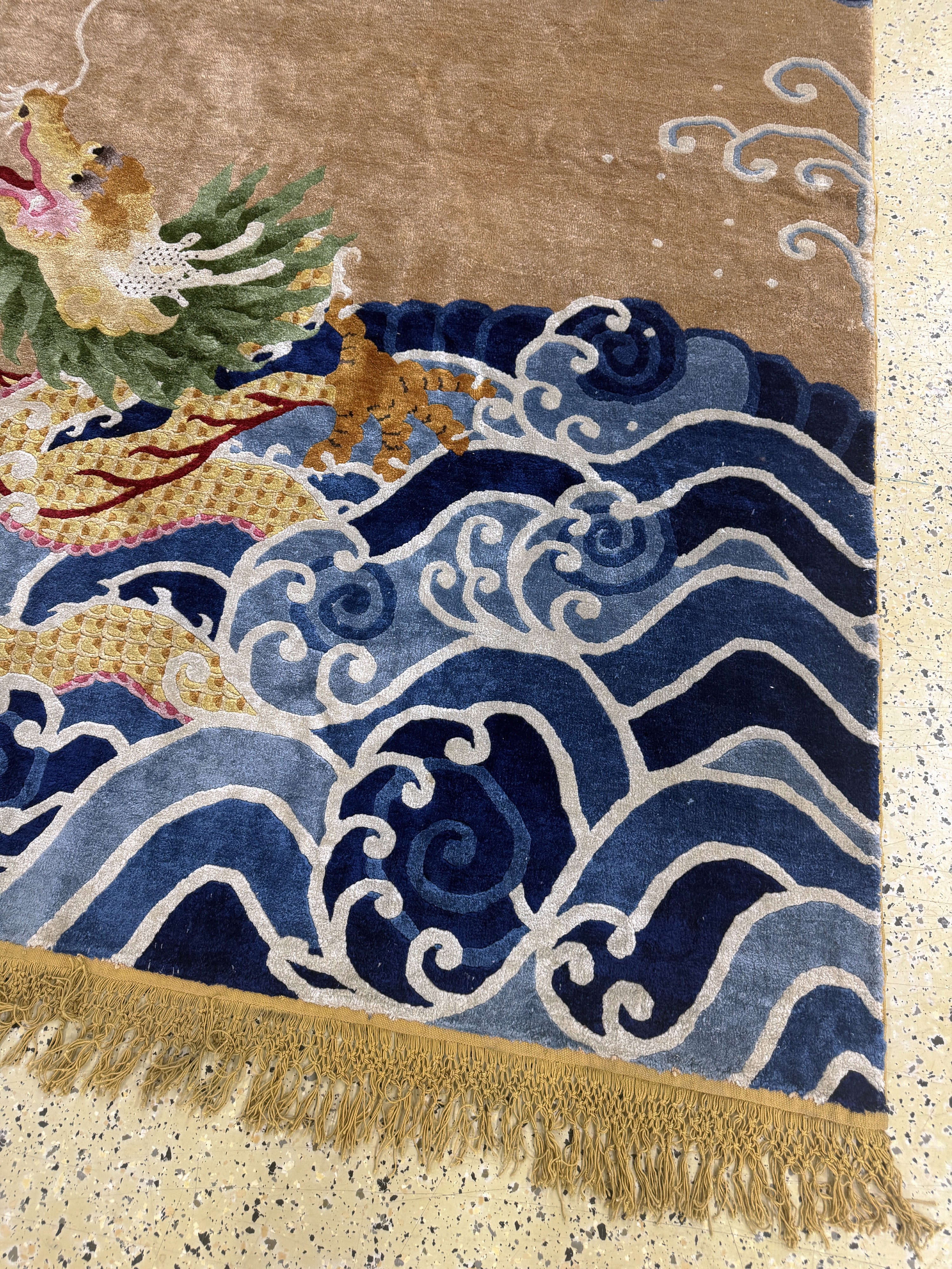 Detail d: Seltene"Drachen-Teppich"Seide, Peking, China, Anfang 20.Jhd, reine Naturseide, ca. 367 x 277 cm, EHZ: 1-2