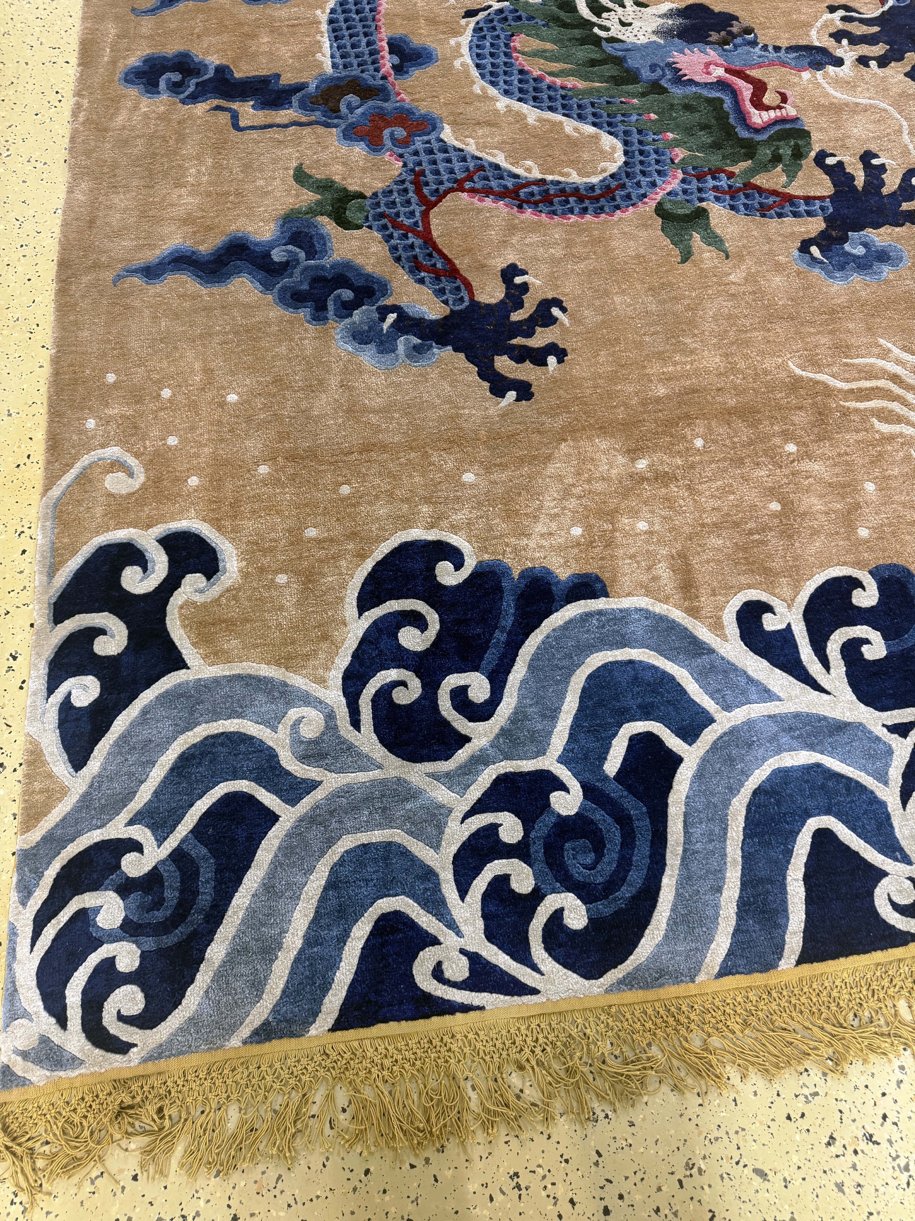 Detail f: Seltene"Drachen-Teppich"Seide, Peking, China, Anfang 20.Jhd, reine Naturseide, ca. 367 x 277 cm, EHZ: 1-2