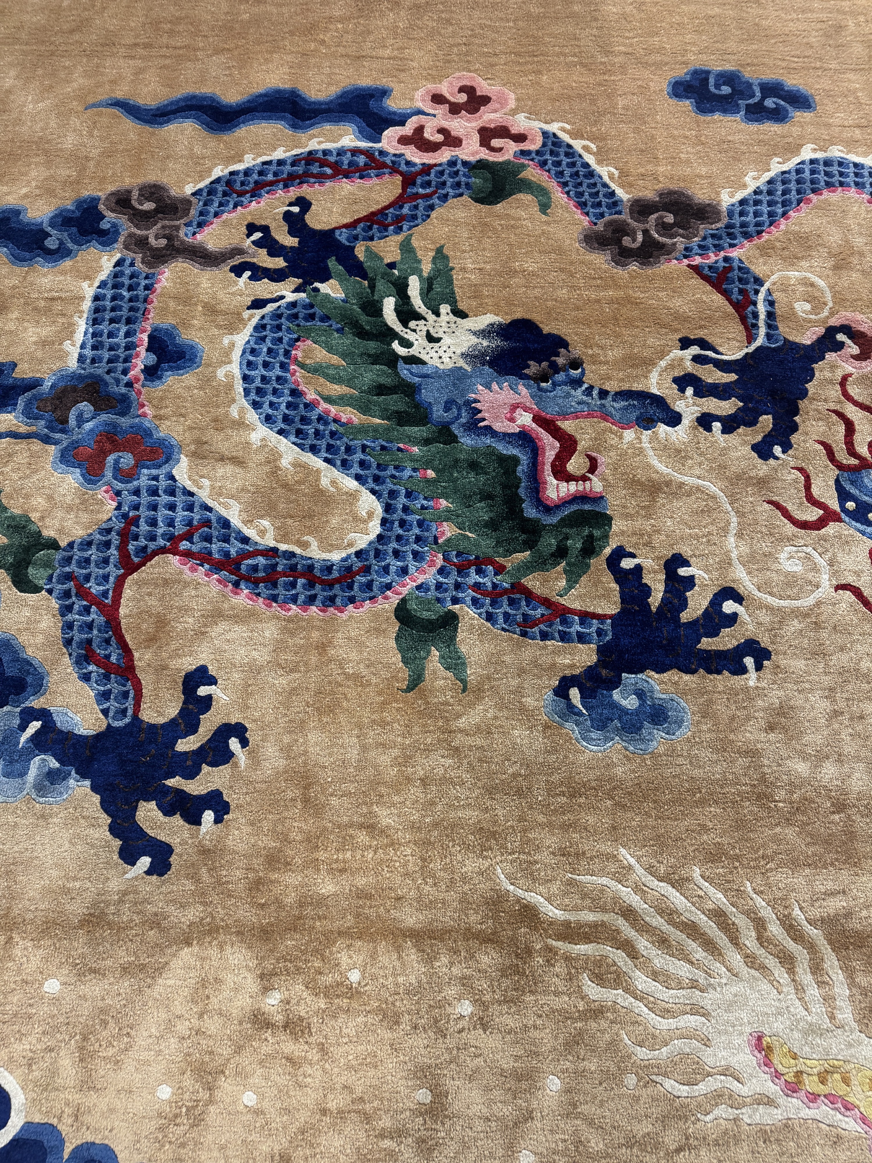 Detail g: Seltene"Drachen-Teppich"Seide, Peking, China, Anfang 20.Jhd, reine Naturseide, ca. 367 x 277 cm, EHZ: 1-2