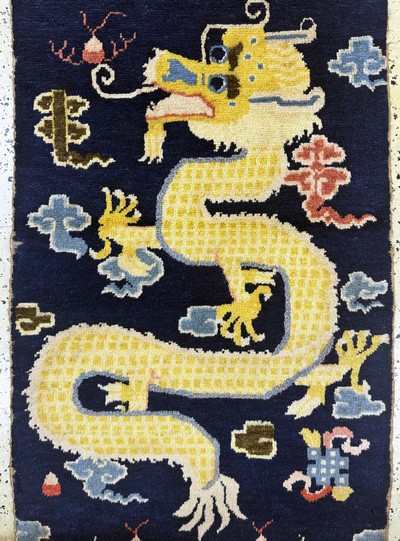 27104365b - Ning-Hsia´Drachen-Säulenteppich´ signiert tibetische/mongolische Schriftzeichen, ...