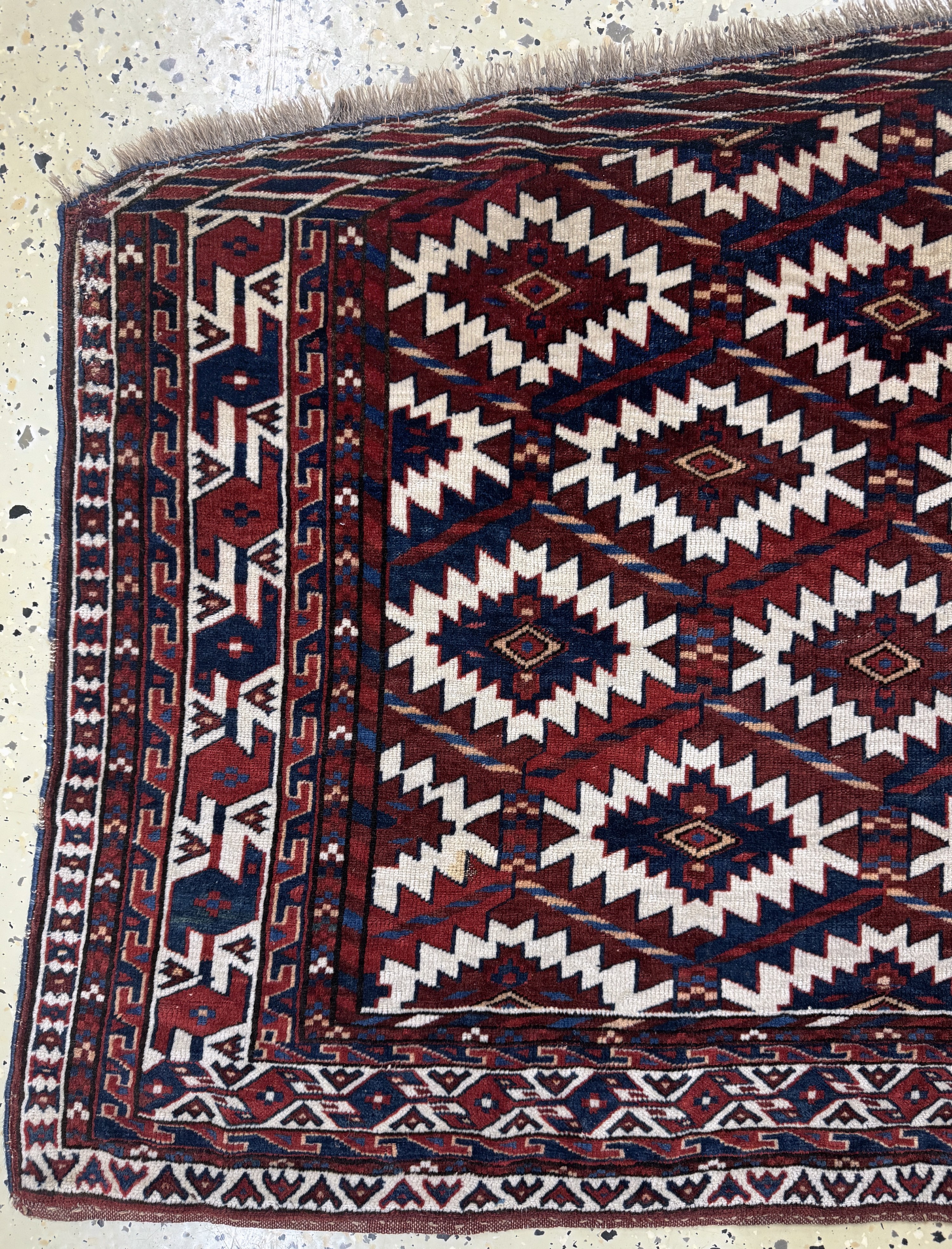 Detail c: "Asmalyk"antik, Turkmenistan, 19.Jhd, Wolleauf Wolle, ca. 130 x 72 cm, EHZ: 2-3, (kleine Restaurierungen)