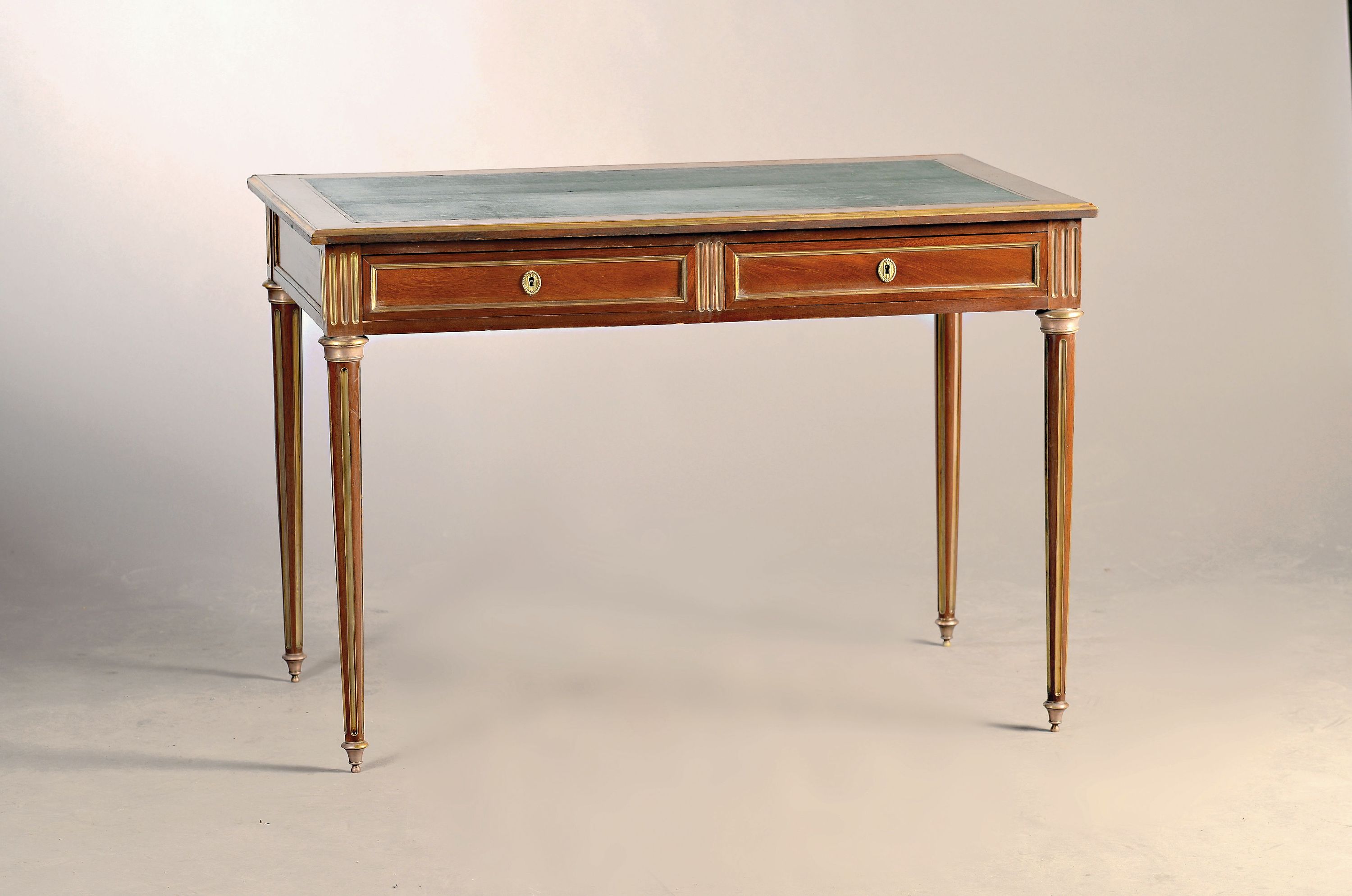 Image 27104469 - Kleiner Schreibtisch, im Louis-Seize-Stil, Frankreich, 19.Jh., Mahagonifurnier, Kanten ...