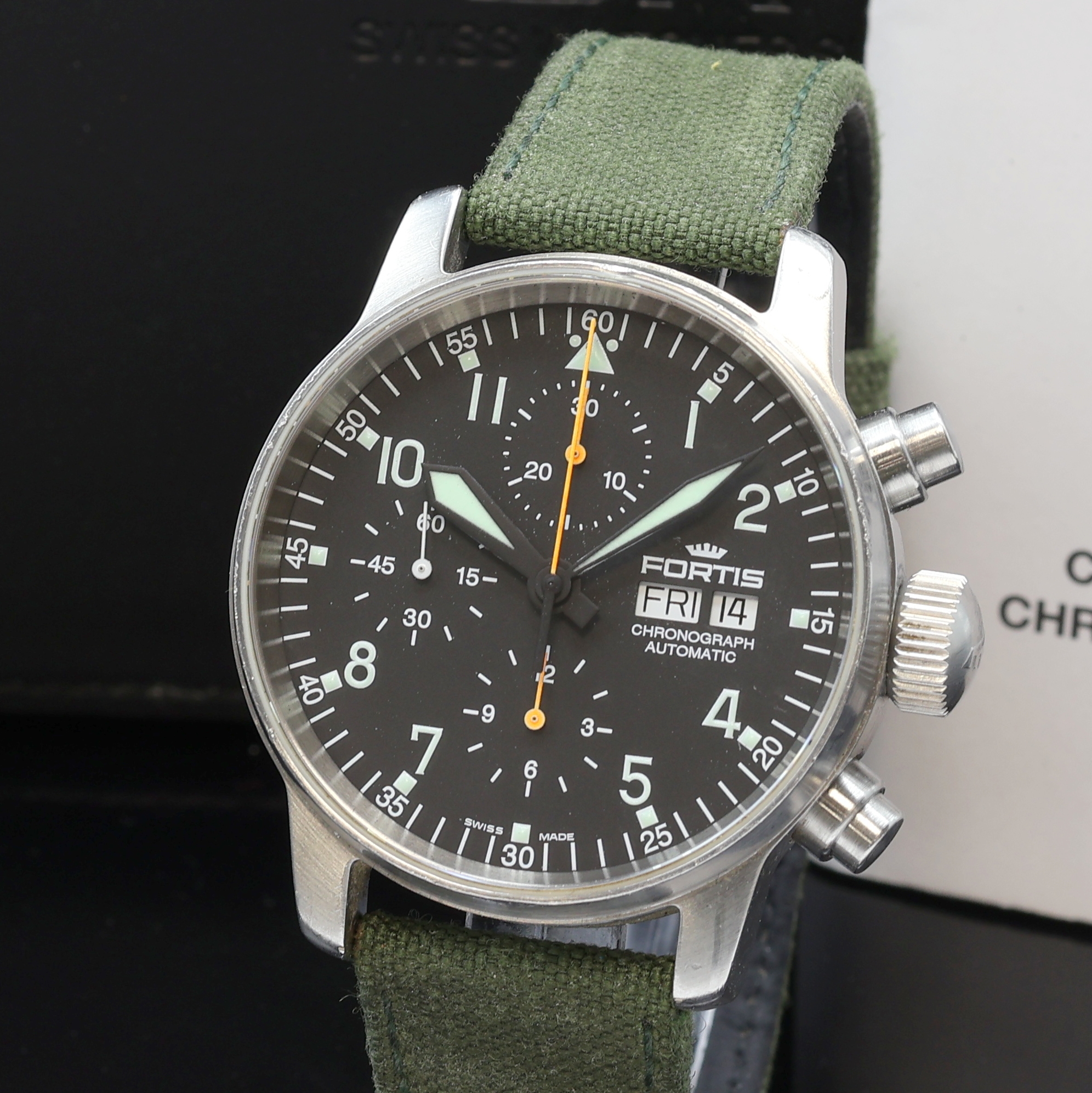Detail a: FORTIS Flieger Armbandchronograph Referenz 597.11.141, Schweiz um 2000, Automatik, Edelstahlgeh., Boden verschr., schwarzes Kontrastzifferbl. m. ...
