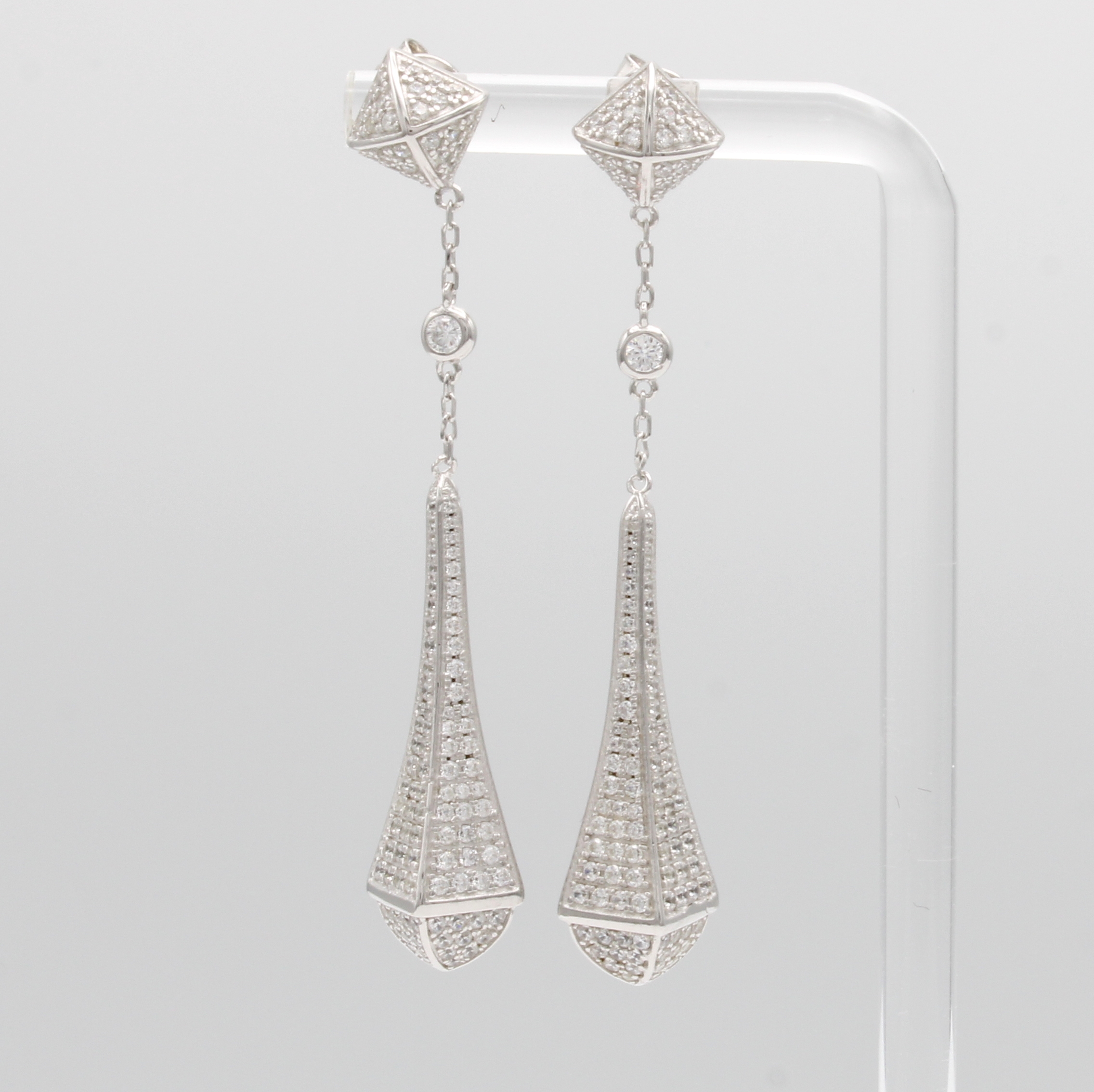 Image 27104569 - Paar Ohrstecker mit Zirkonias, 925er Silber,pampelf. Abhängung bewegl.