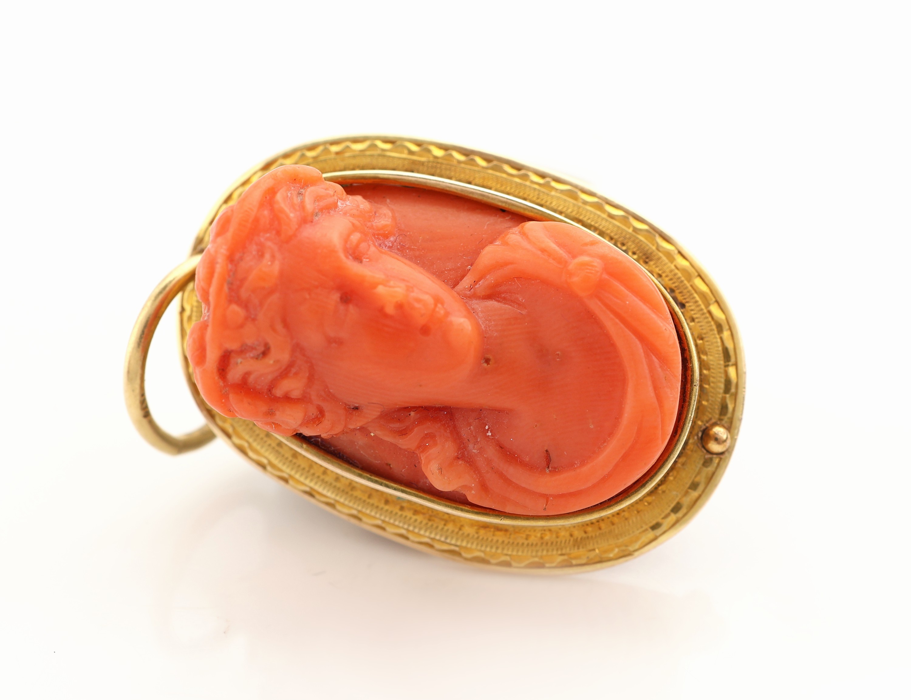 Detail a: 8 kt Gold Korallen-Brosche, um 1870-80, GG 333/000 gepr., hohe Korallen-Kamee, Darstellung eines Frauenportraits nach antikemVorbild, Nase besch., ...