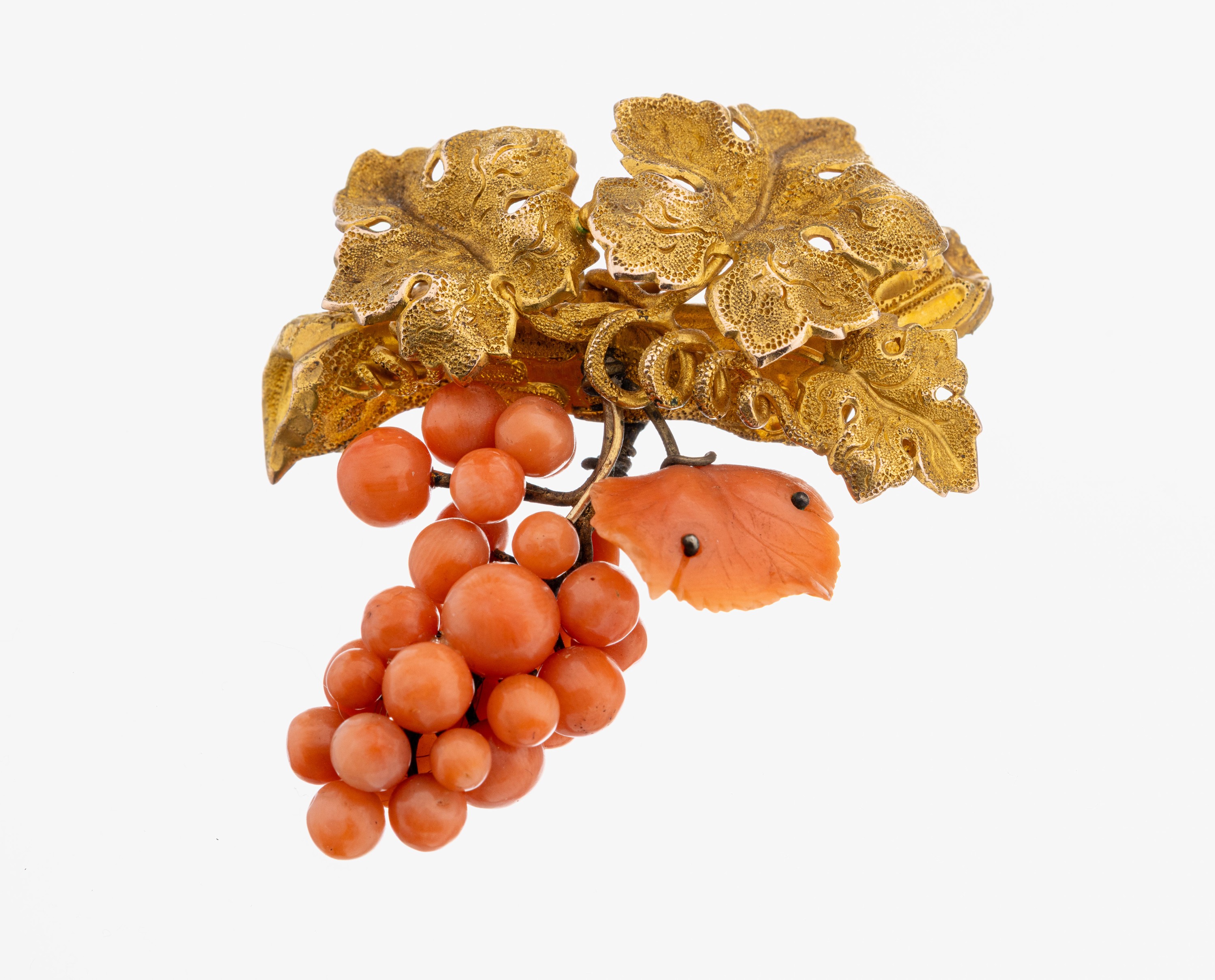 Image 27104714 - 8 kt Gold Korallen-Brosche, deutsch, wohl Pforzheim, um 1835-40, GG 333/000, fein ...