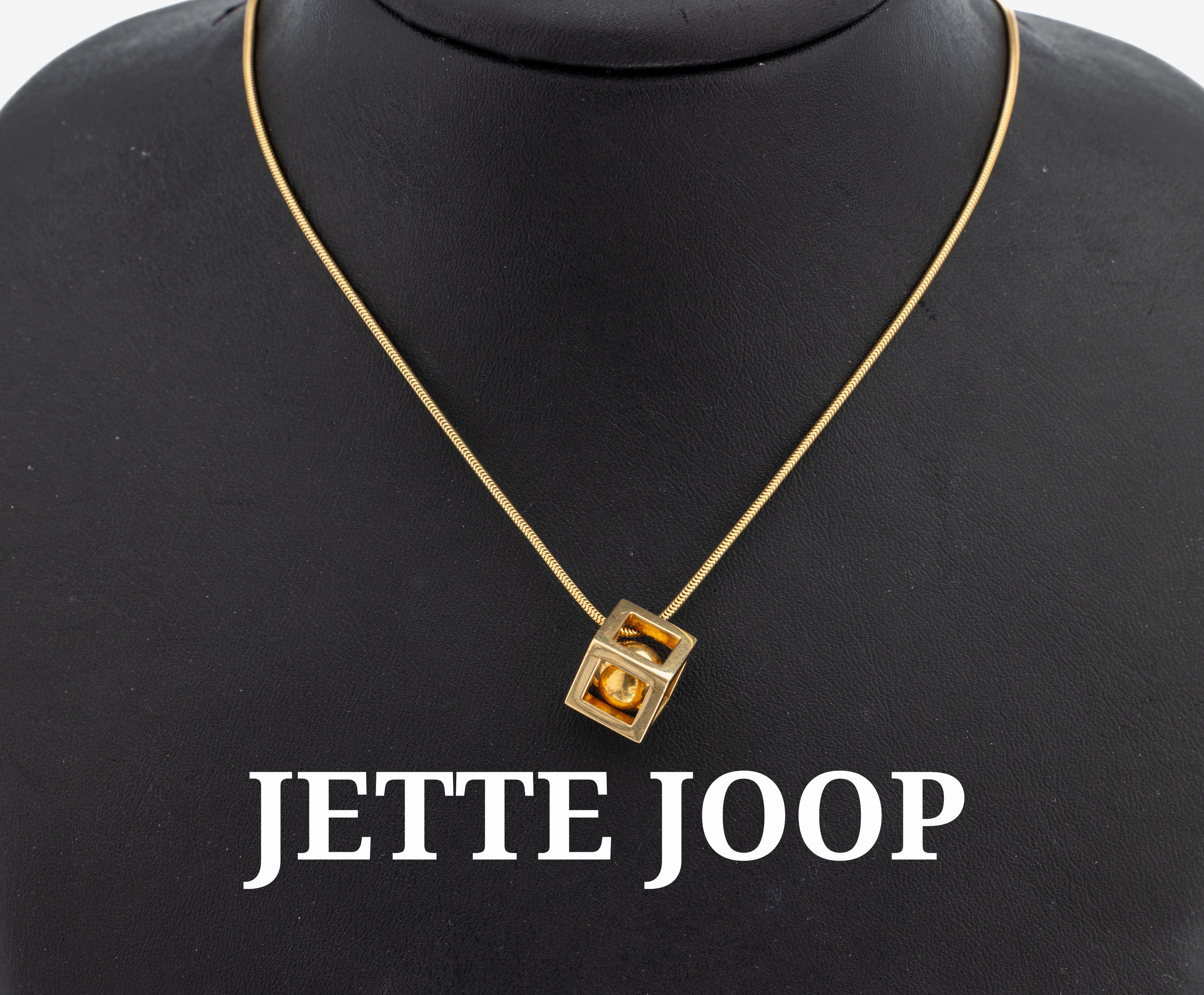 Image 27104788 - 18 kt Gold JETTE JOOP Collier, GG 750/000, ausgefallen, bewegl. Kugel in Würfel, L. ...