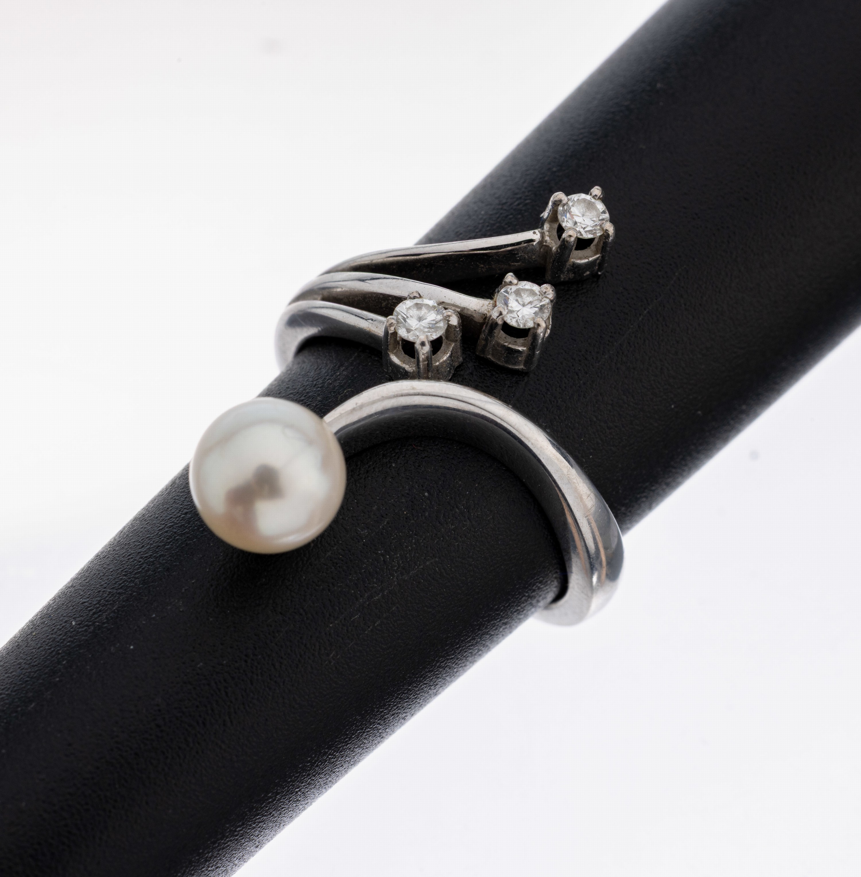 Image 27104804 - 18 kt Gold Perl-Brillant-Ring, WG 750/000, Akoyazuchtperle, D. ca. 6.6 mm, 3 Brillanten ...