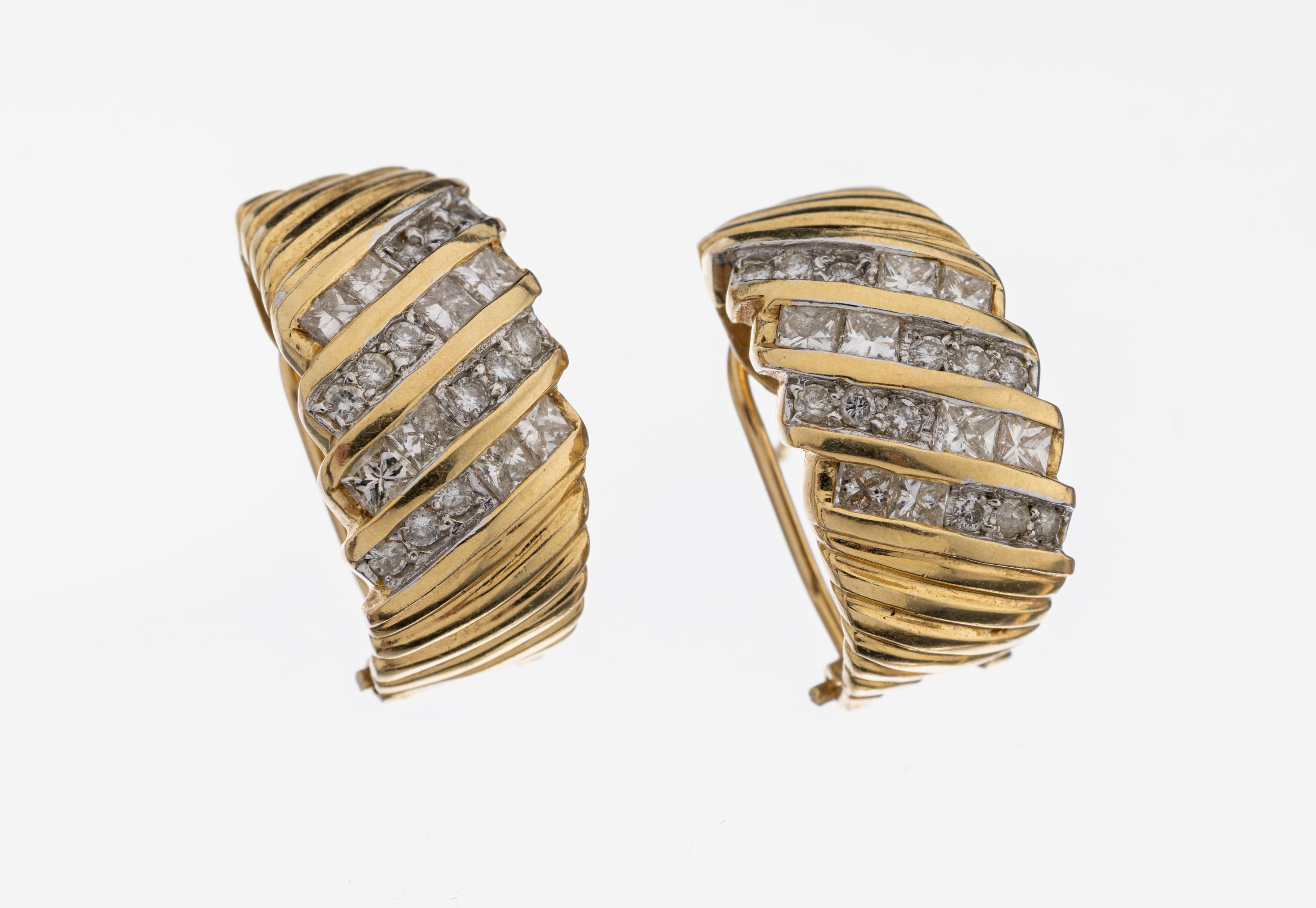Image 27104863 - Pair of 14 kt gold diamond-earrings , YG/WG 585/000, 24 brilliants and 16 Princess Cut ...