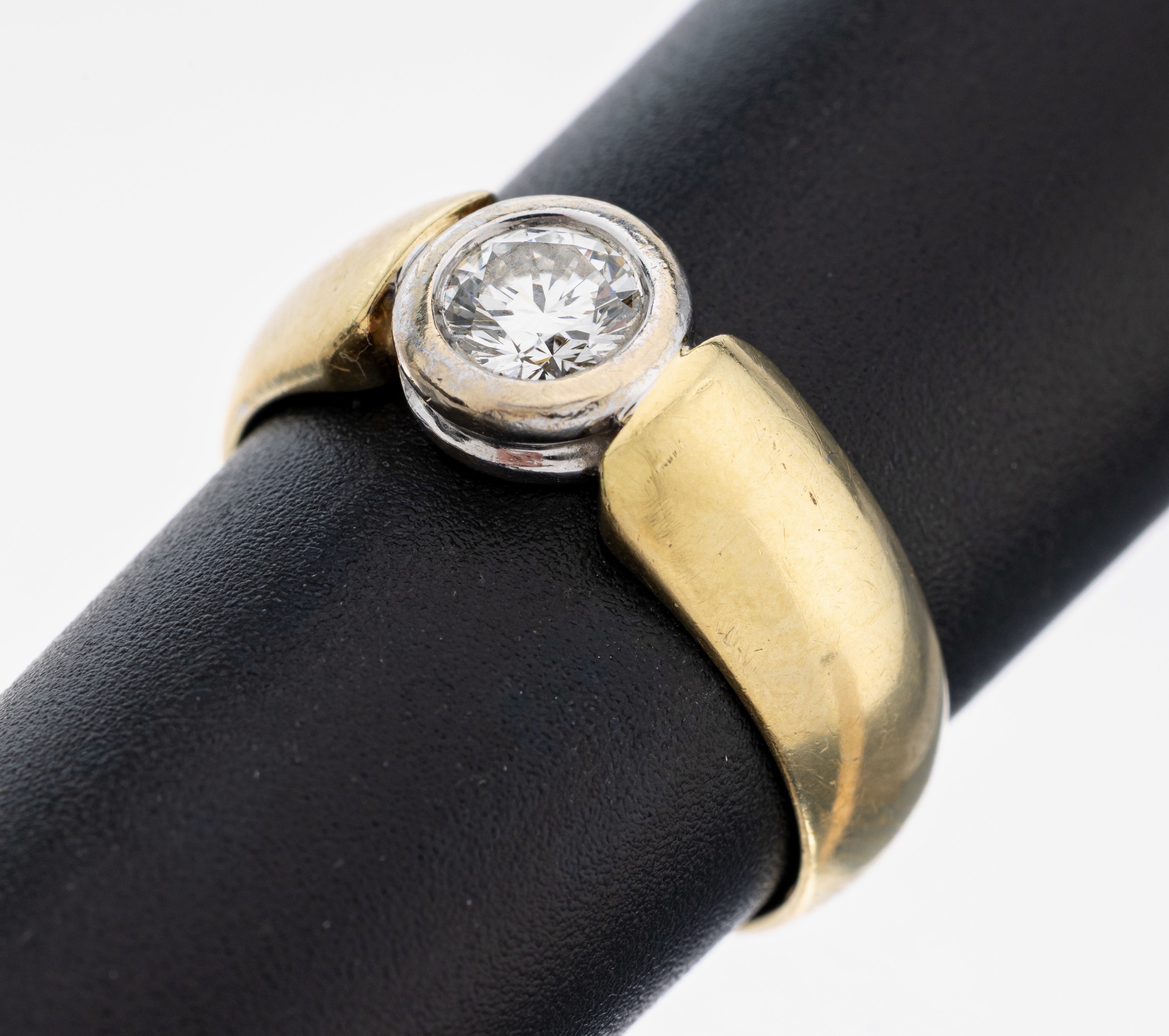 Image 27104866 - 14 kt Gold Brillant-Ring, GG/WG 585/000, inWG gefasster Brillant ca. 0.50 ct Weiß/vs, ...