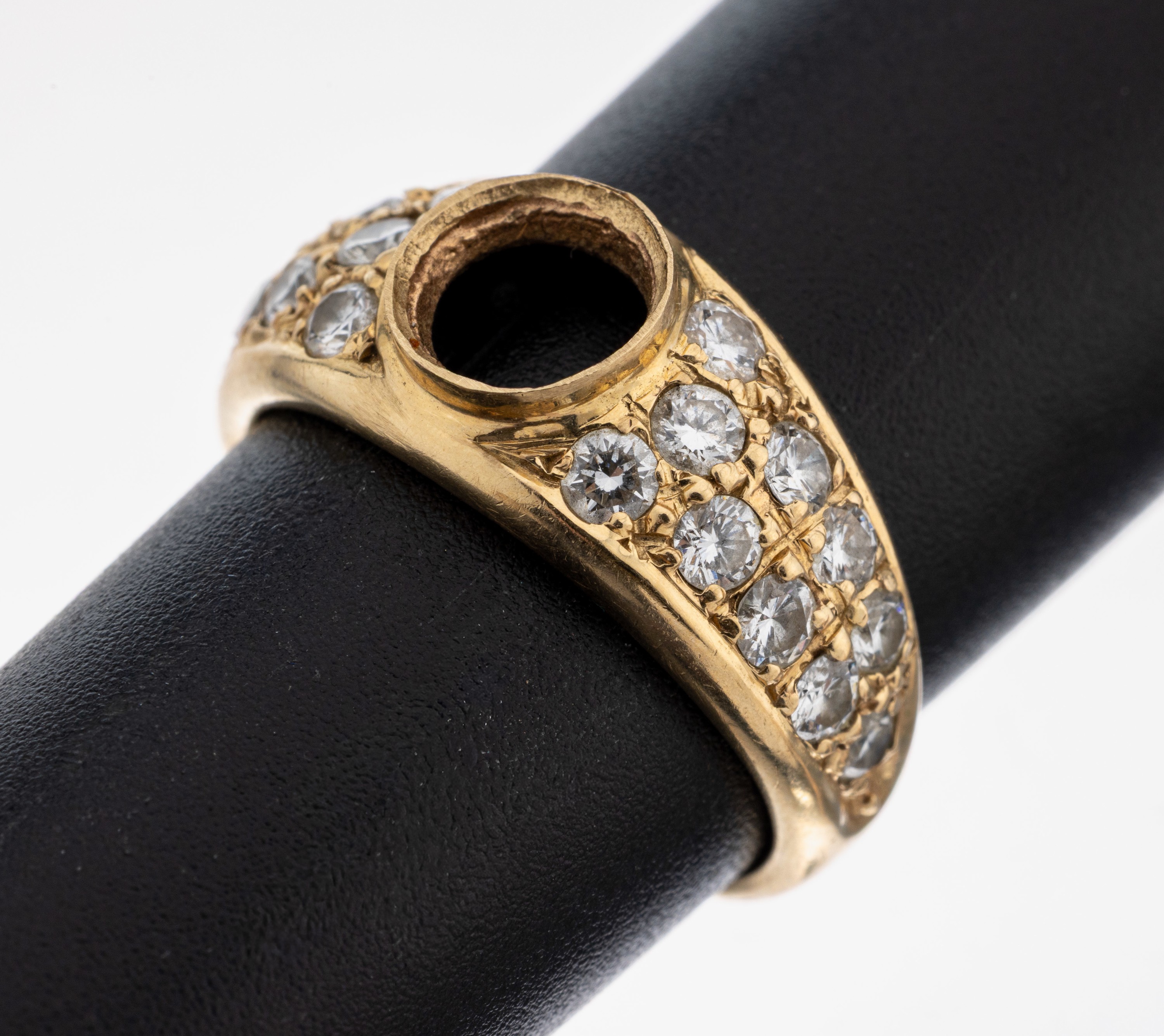 Image 27104869 - 14 kt Gold Brillant-Ringfragment, GG 585/000, ohne Mittelstein, Ringschultern mit 20 ...