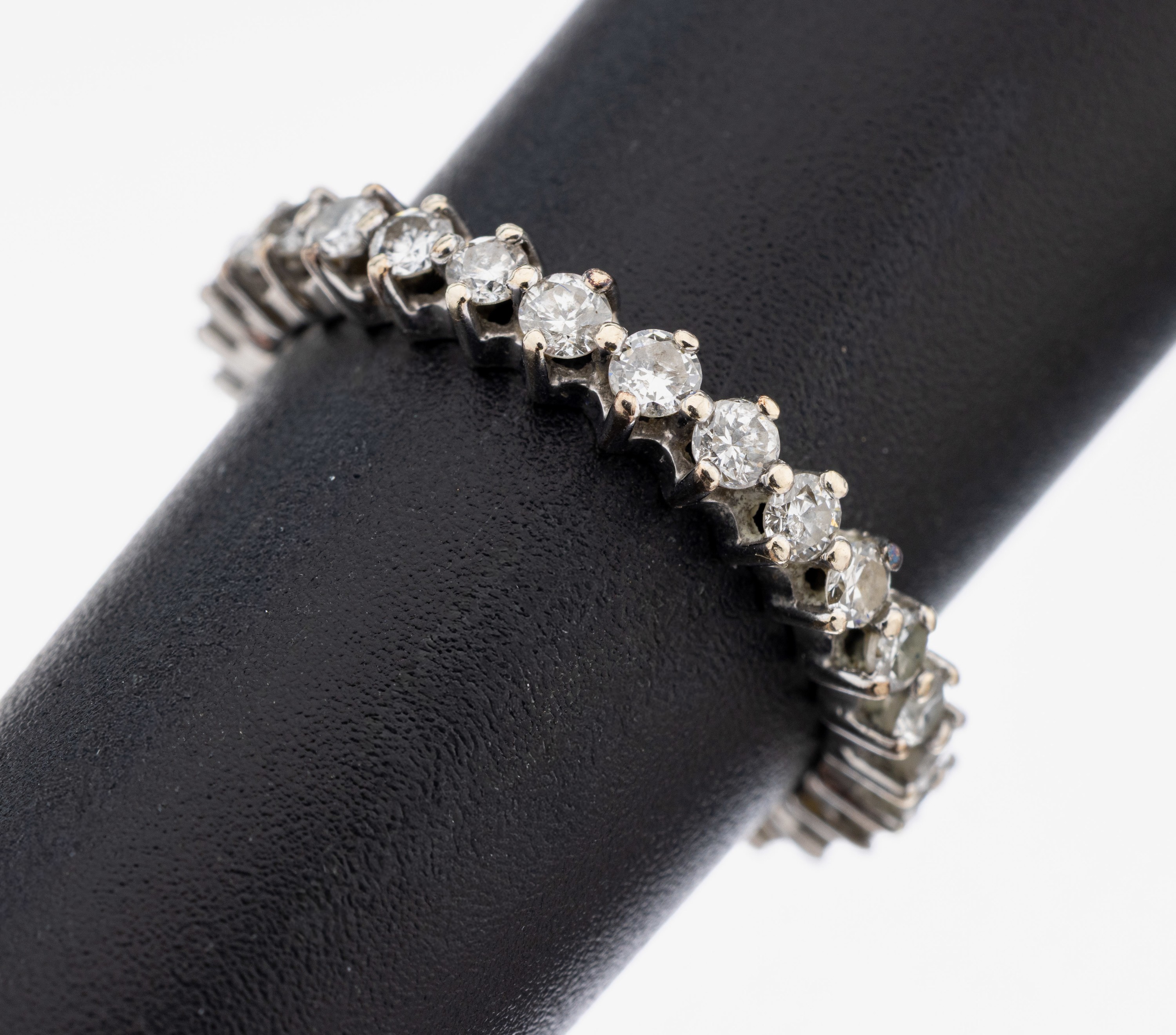 Image 27104876 - 14 kt Gold Brillant-Memoryring, WG 585/000,29 Brillanten zus. ca. 0.87 ct Weiß/si, RW ...