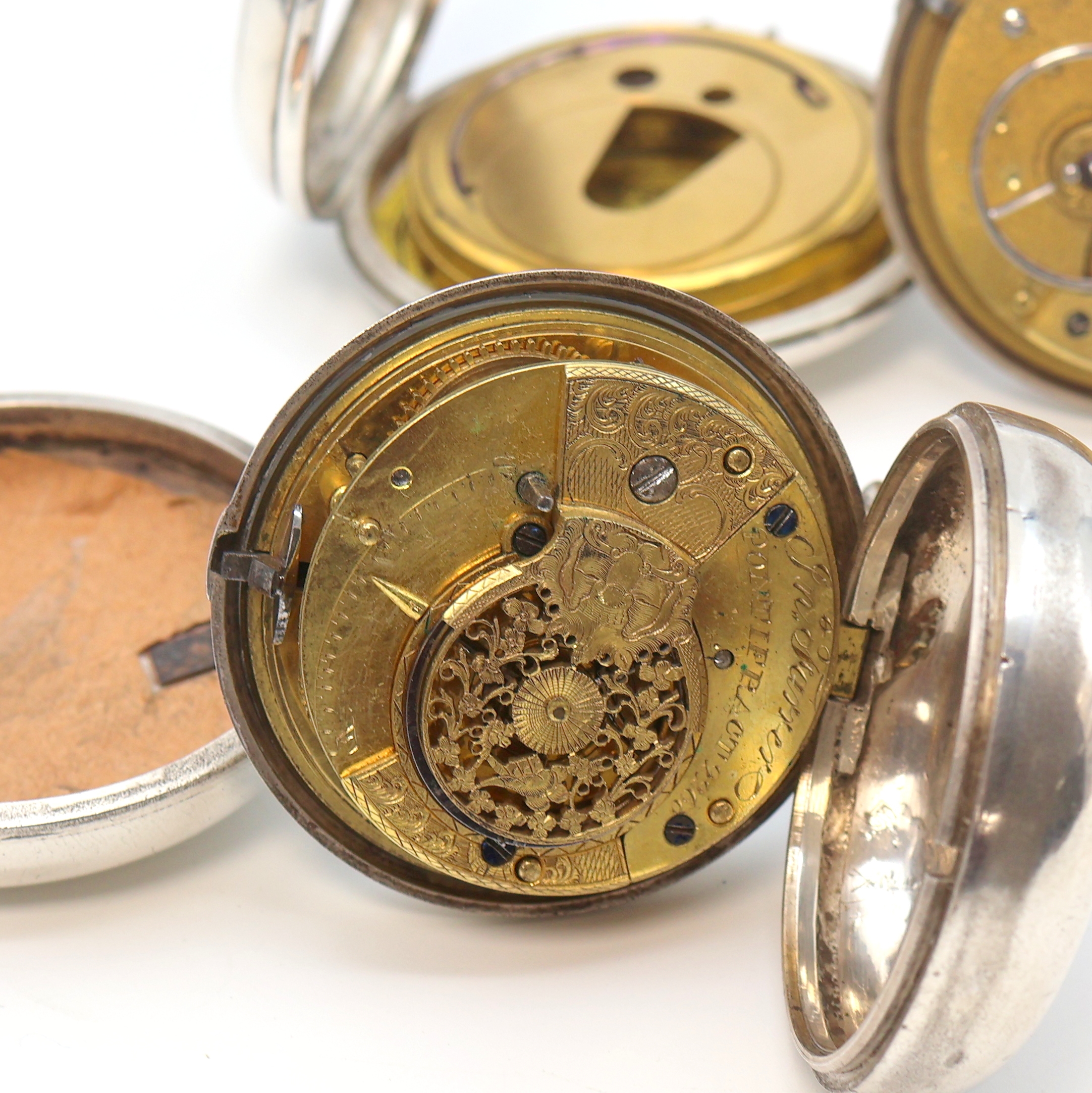 Detail g: Konvolut: 5 offene und eine Savonette Taschenuhr in Silber Gewicht ca. 796g, 3 x mit Spindelwerk und 3 x mit Spitzzahnankerwerk, 3 davon mit ...