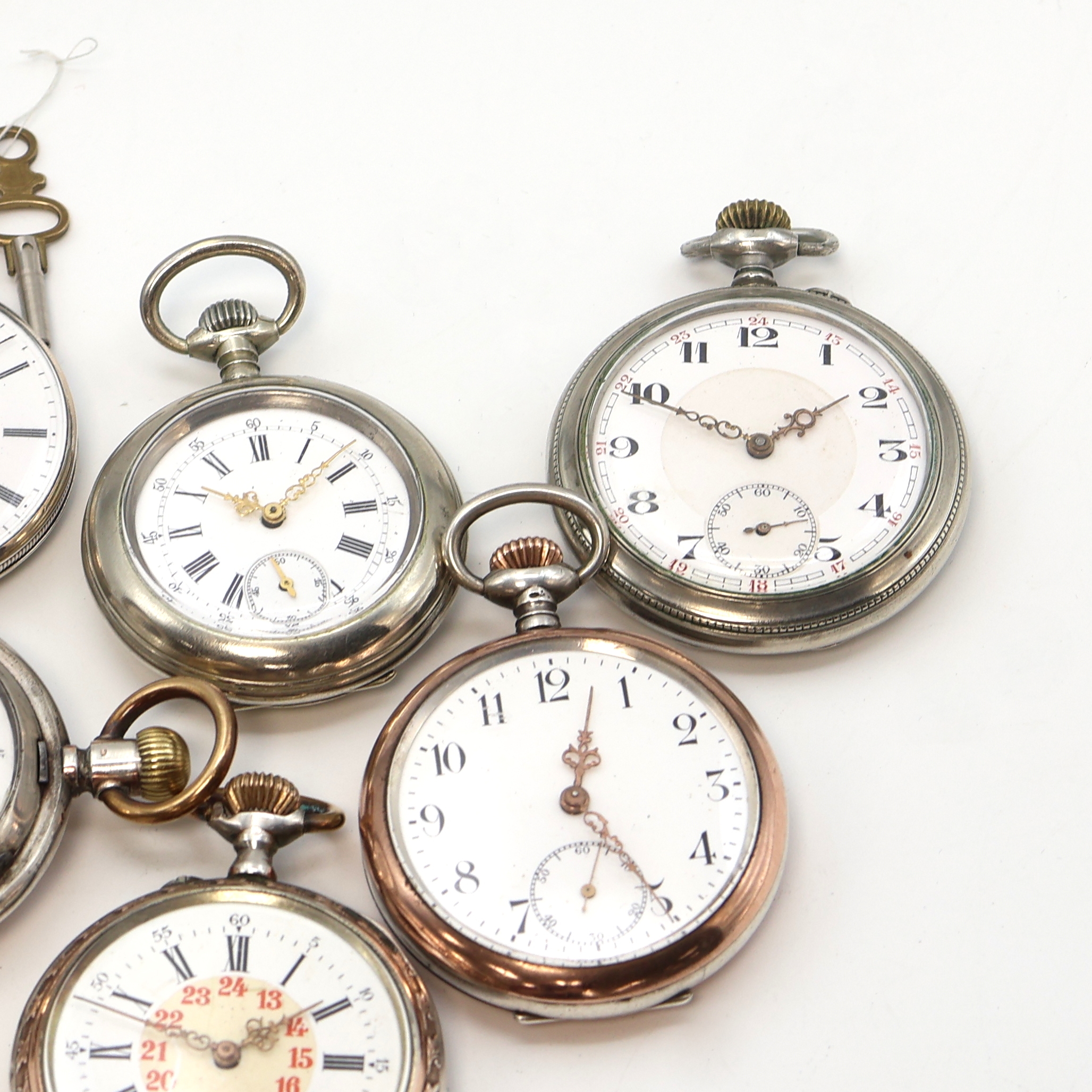 Detail b: 6 Taschenuhren davon 3x Silber und 3x vernickelt, Schweiz um 1880-1915, 1x Schlüsselaufzug, 5x Kronenaufzug, 1x Halbsavonette, 5x offene ...