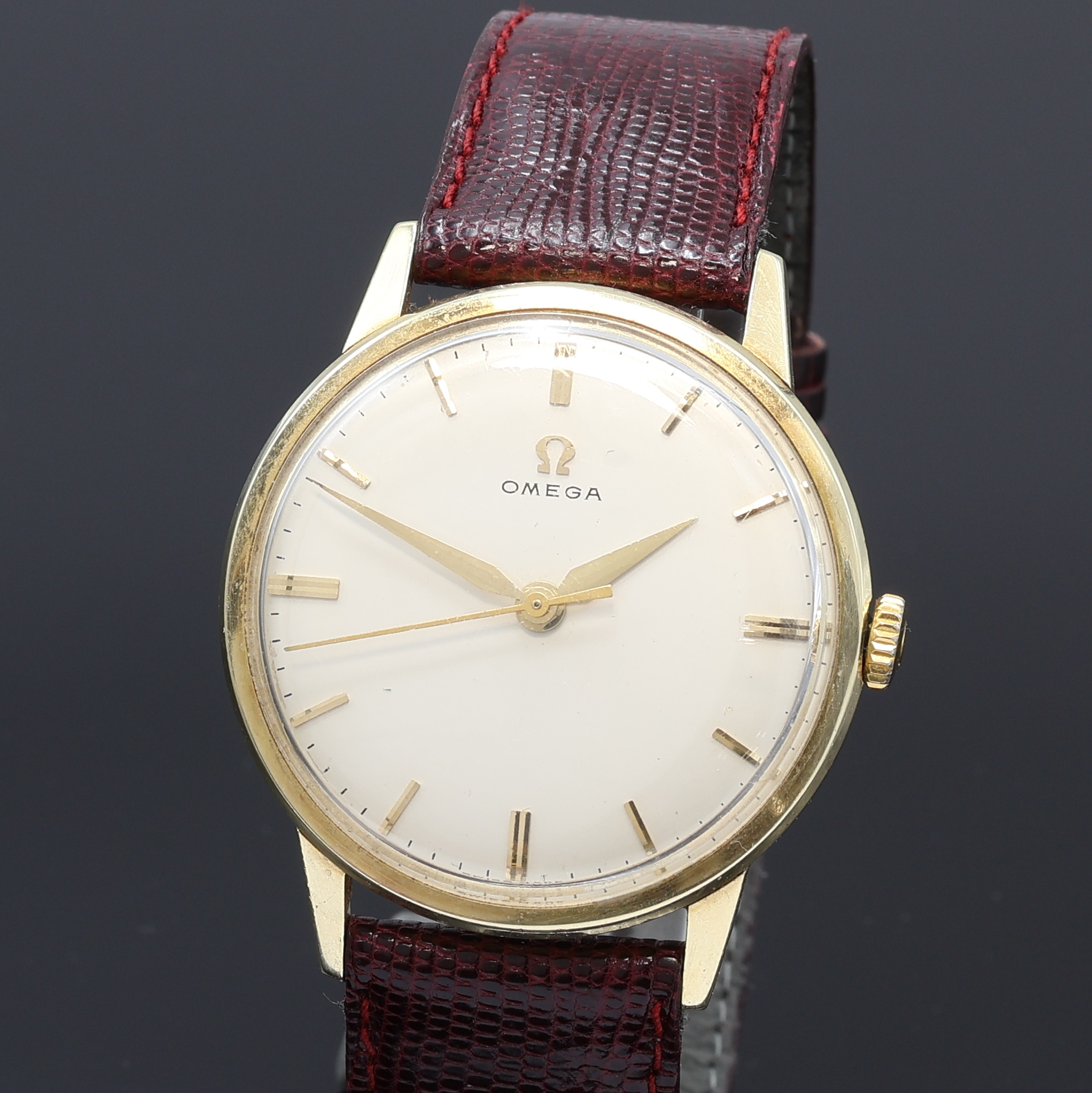 Detail a: OMEGA Herrenarmbanduhr in GG 585/000 Referenz 14720 1, Schweiz um 1961, Handaufzug, Boden (dell.) u. Glasrand aufgedr., neutr. Lederband m. orig. ...