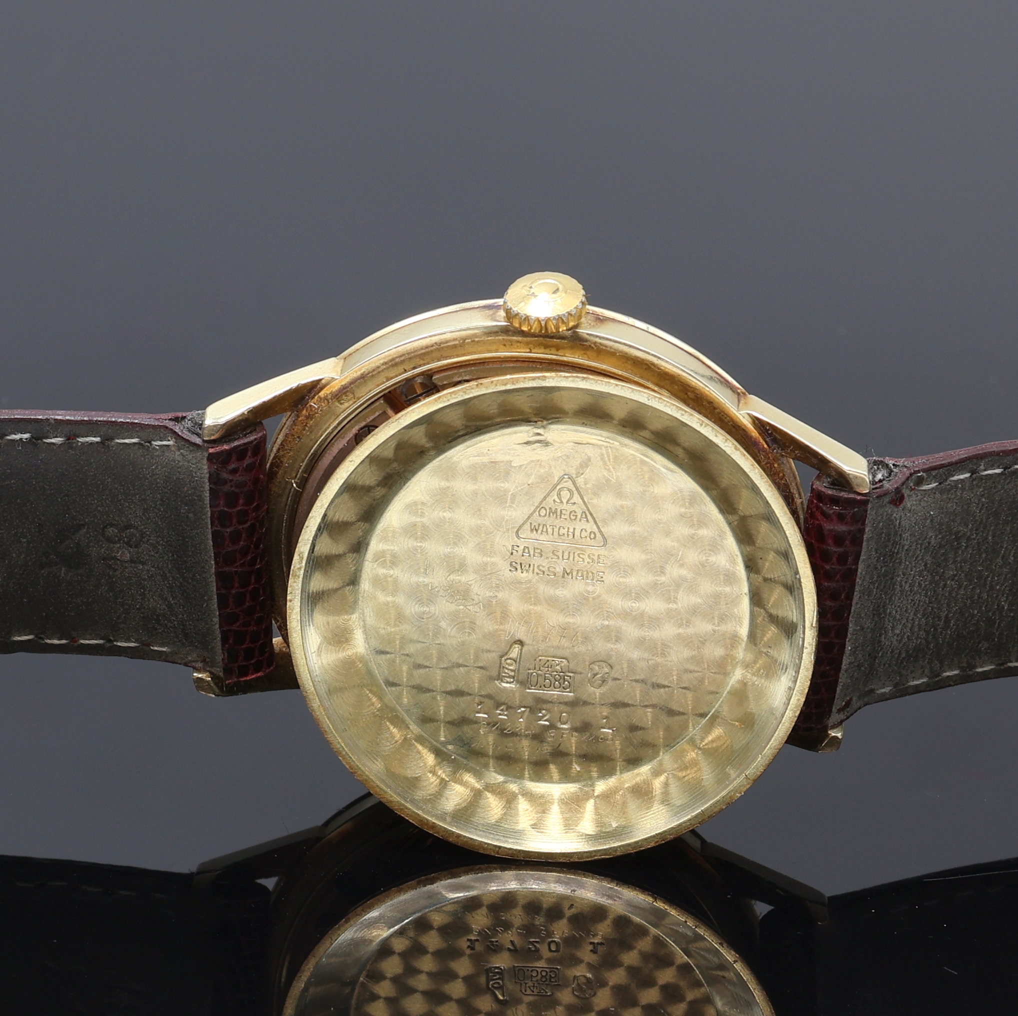 Detail f: OMEGA Herrenarmbanduhr in GG 585/000 Referenz 14720 1, Schweiz um 1961, Handaufzug, Boden (dell.) u. Glasrand aufgedr., neutr. Lederband m. orig. ...