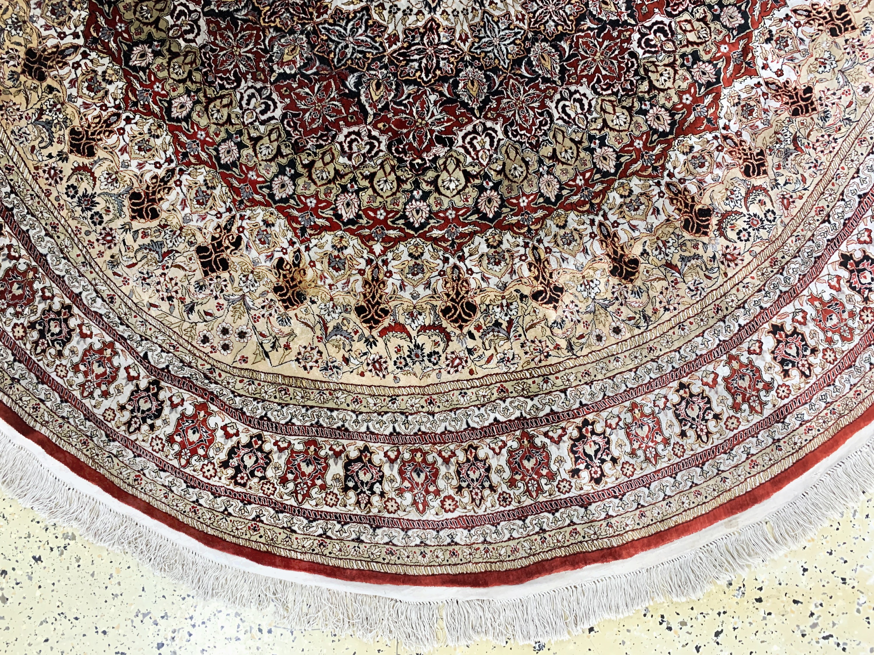 Detail a: Ghom Seide, China, Ende 20.Jhd, reine Naturseide, Durchmesser: ca. 205 cm, ca. 1,0 Mio. Kn/qm, EHZ: 1-2
