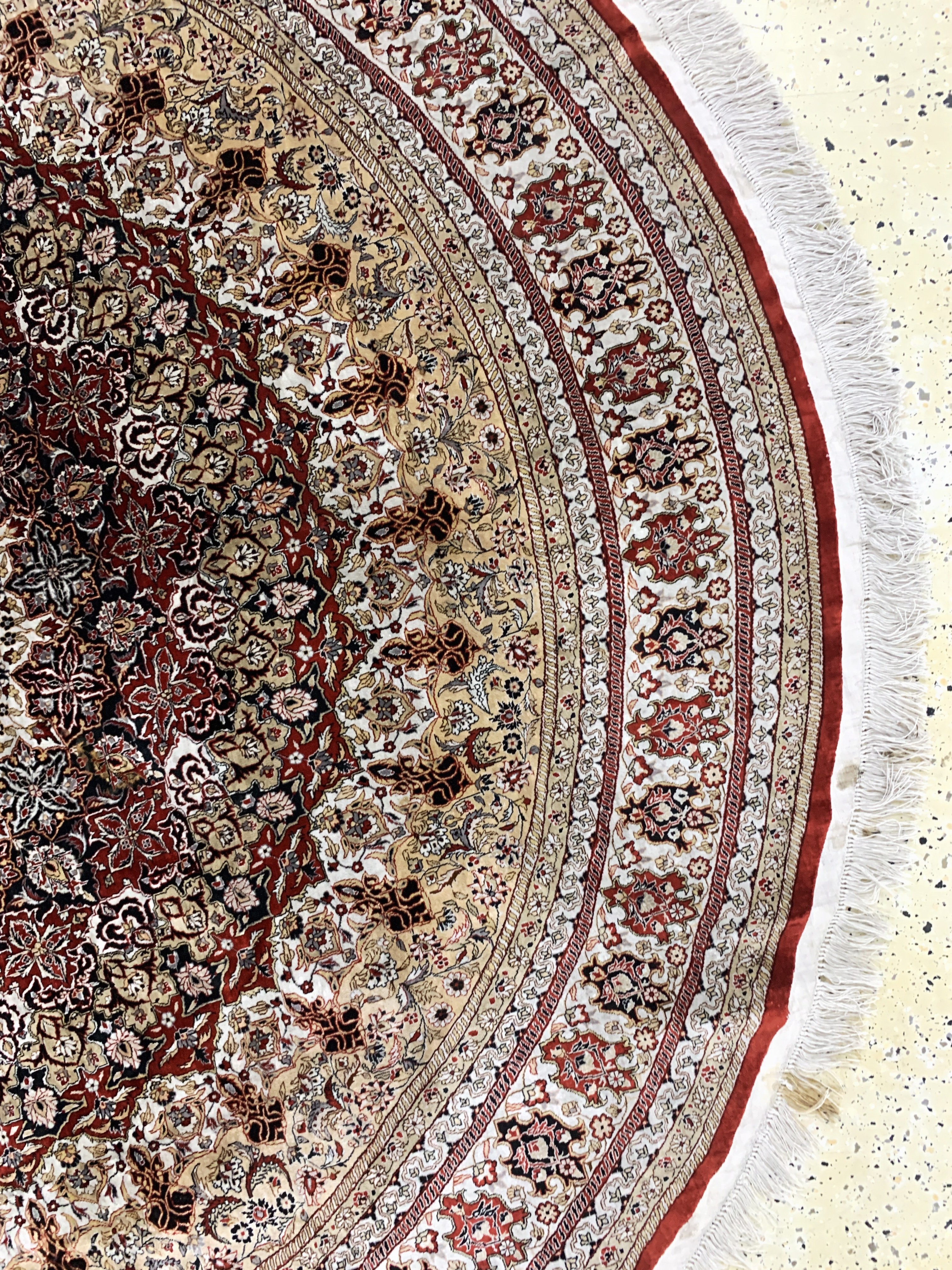 Detail c: Ghom Seide, China, Ende 20.Jhd, reine Naturseide, Durchmesser: ca. 205 cm, ca. 1,0 Mio. Kn/qm, EHZ: 1-2
