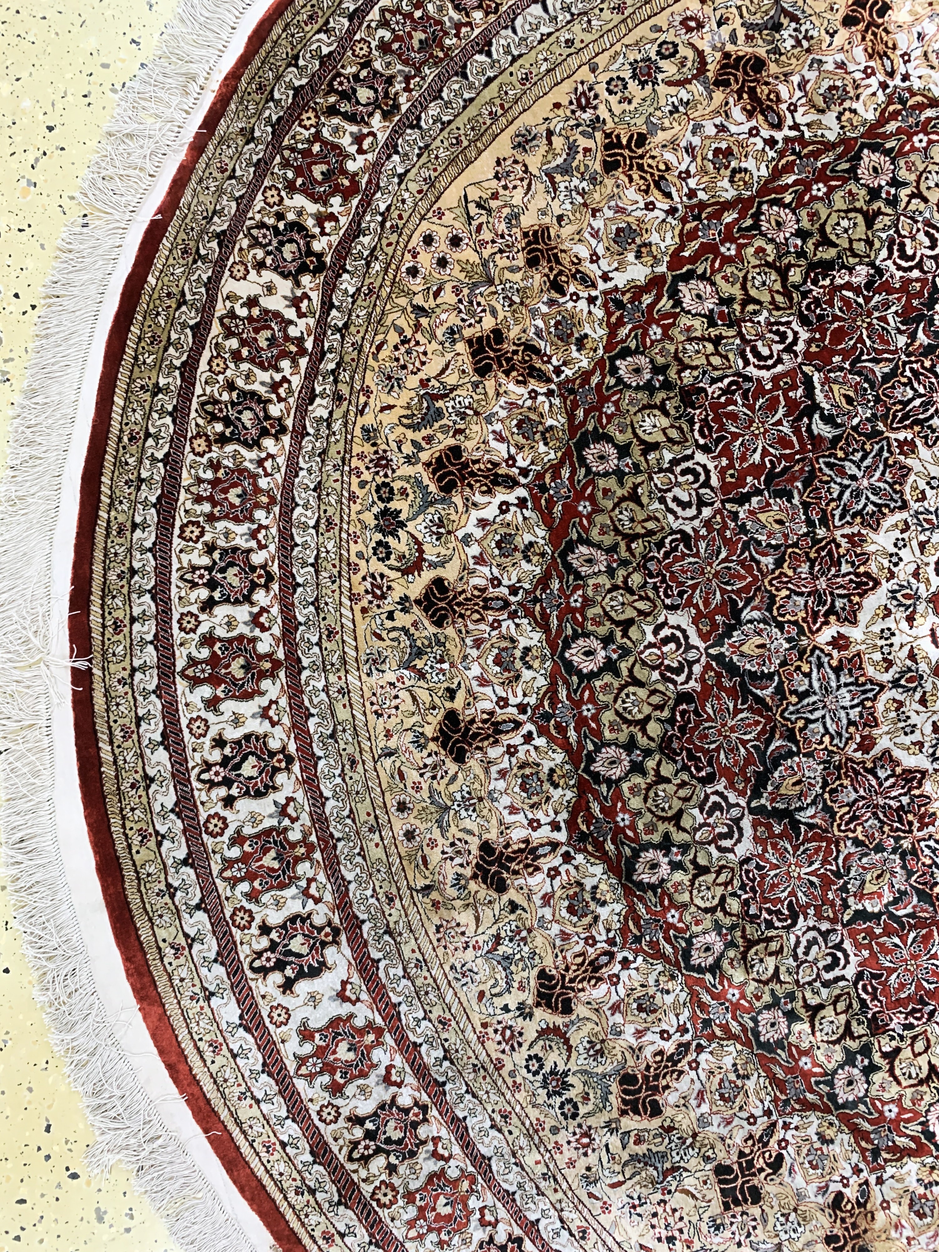 Detail d: Ghom Seide, China, Ende 20.Jhd, reine Naturseide, Durchmesser: ca. 205 cm, ca. 1,0 Mio. Kn/qm, EHZ: 1-2